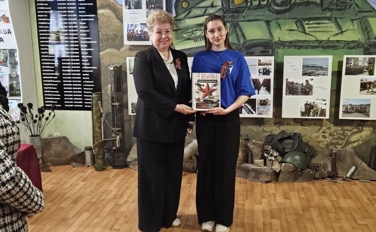 Ольга Бас в ходе поездки в регион посетила среднюю школу № 6 города Алчевска, где состоялось открытие Центра детских инициатив