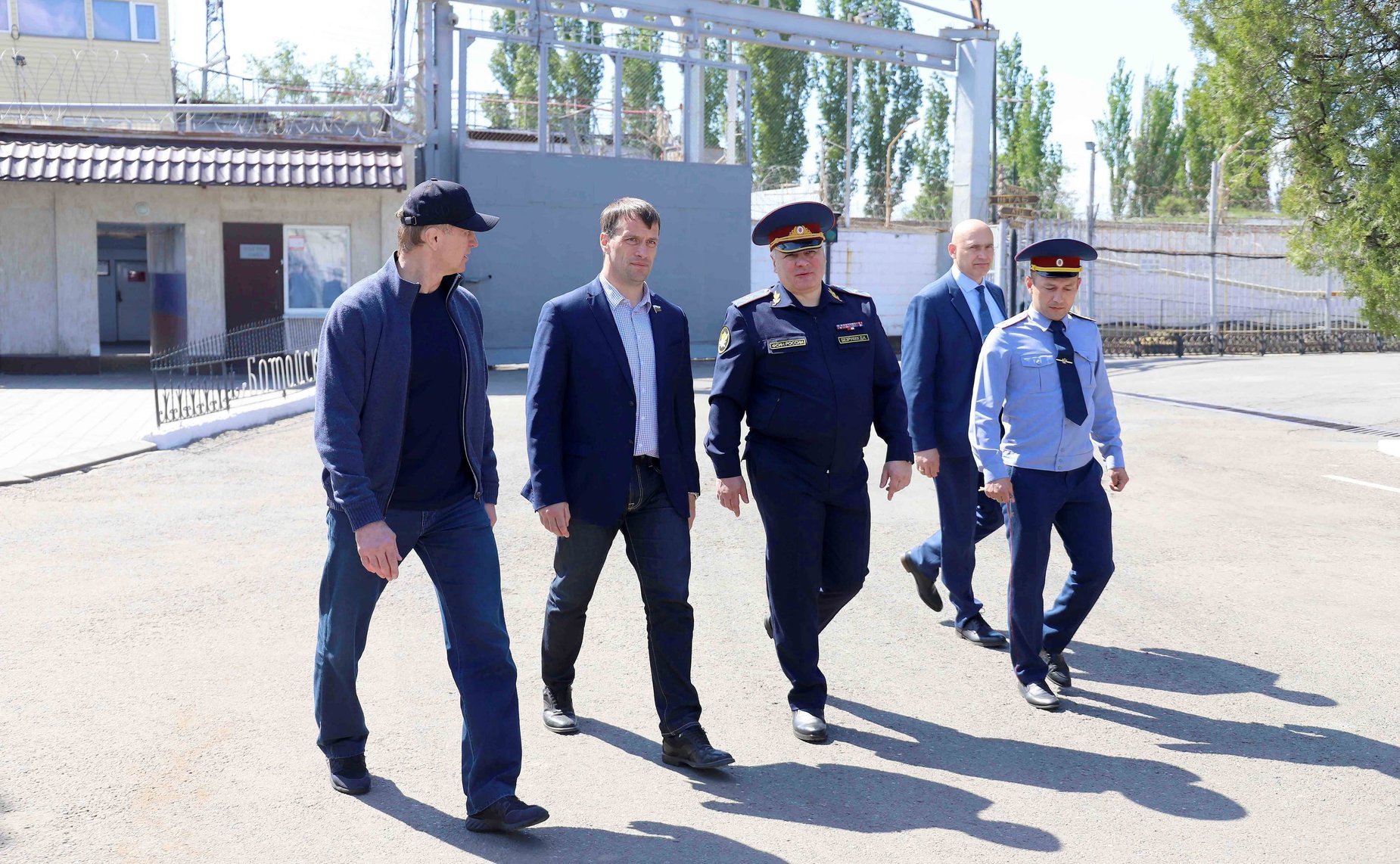 Эдуард Исаков осмотрел производственные и жилые помещения исправительной колонии строгого режима №15 в городе Батайске