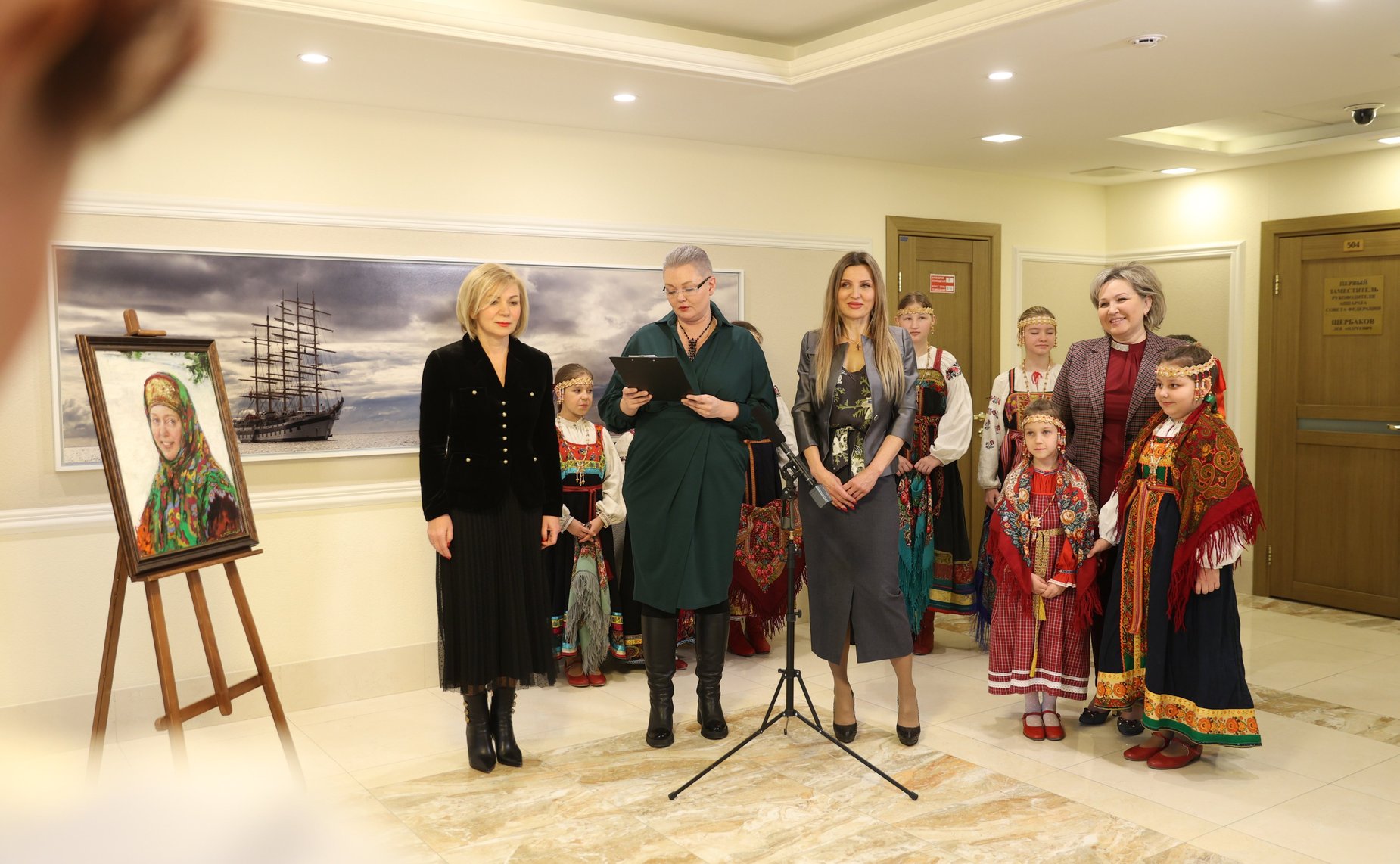 Открытие в Совете Федерации выставки картин, посвященная сюжетам деревенской жизни, народным праздникам и обрядам