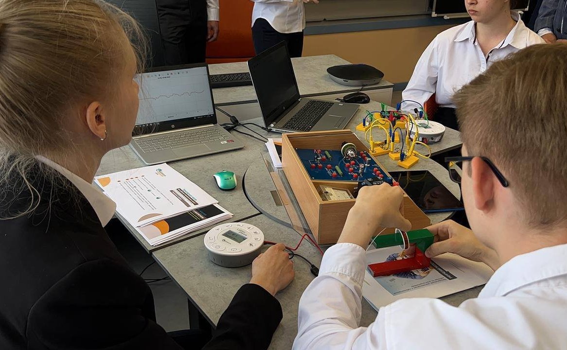 Руслан Смашнёв принял участие в торжественной церемонии открытия Атомкласса на базе средней общеобразовательной школы № 33 города Смоленска