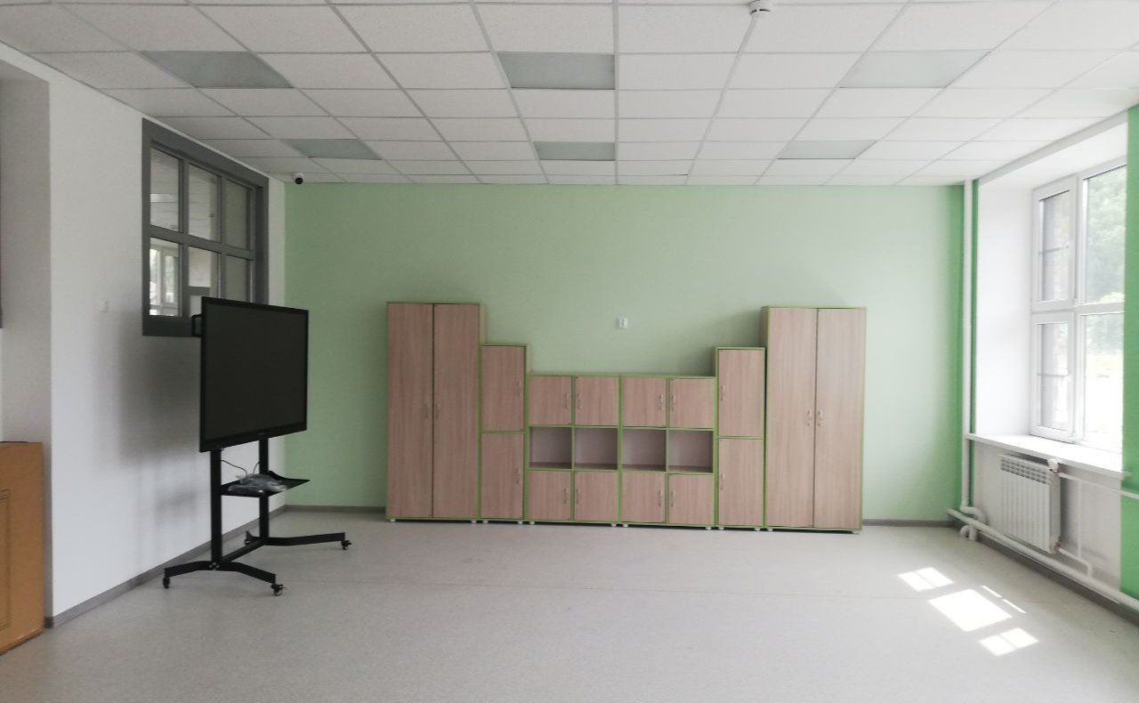 Татьяна Гигель в ходе рабочей командировки по региону познакомилась с ходом капитального ремонта в Кызыл-Озекской общеобразовательной школе Майминского района