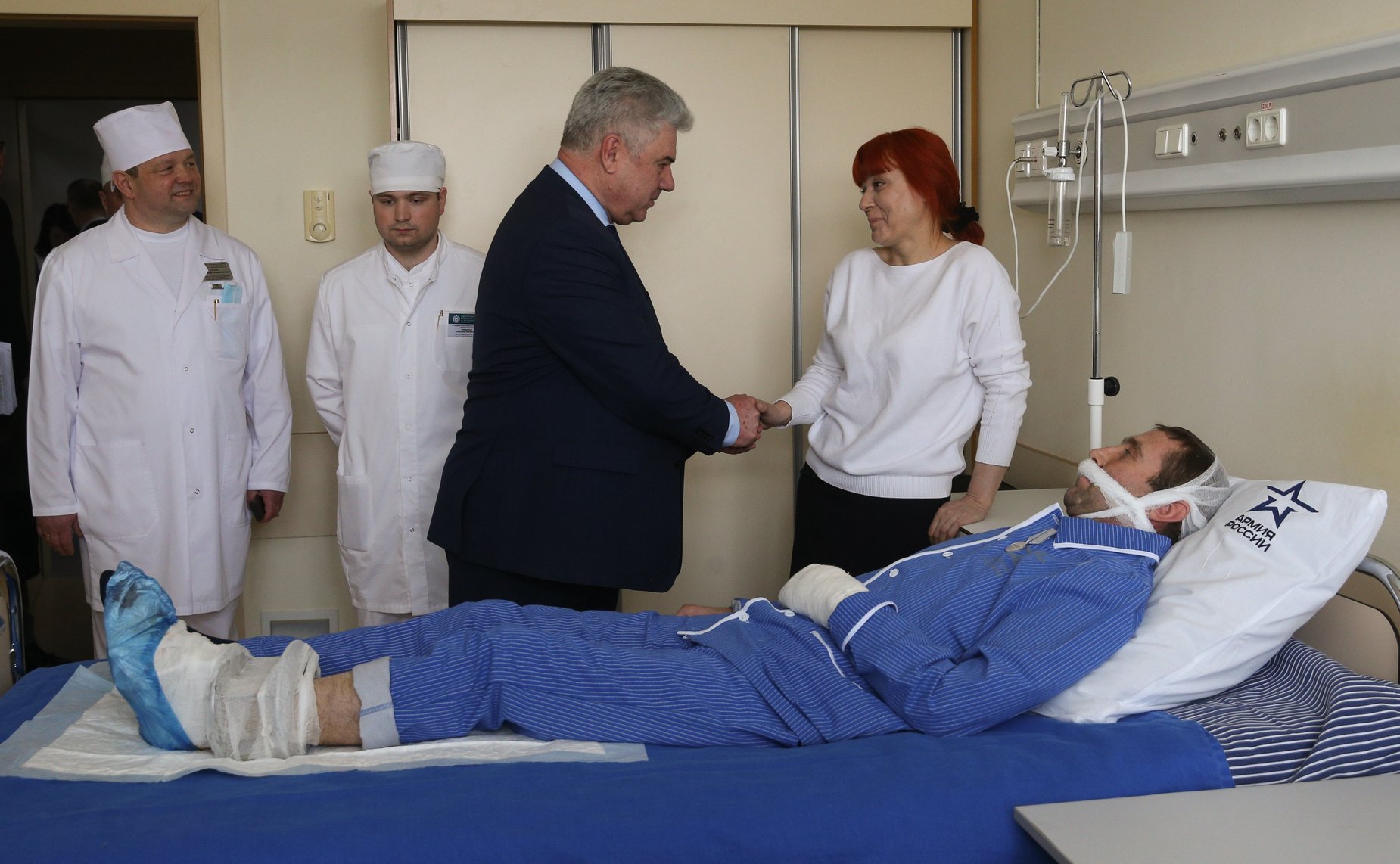 Председатель Комитета СФ по обороне и безопасности Виктор Бондарев посетил в Красногорске 3 Центральный военный клинический госпиталь имени А.А. Вишневского Министерства обороны РФ