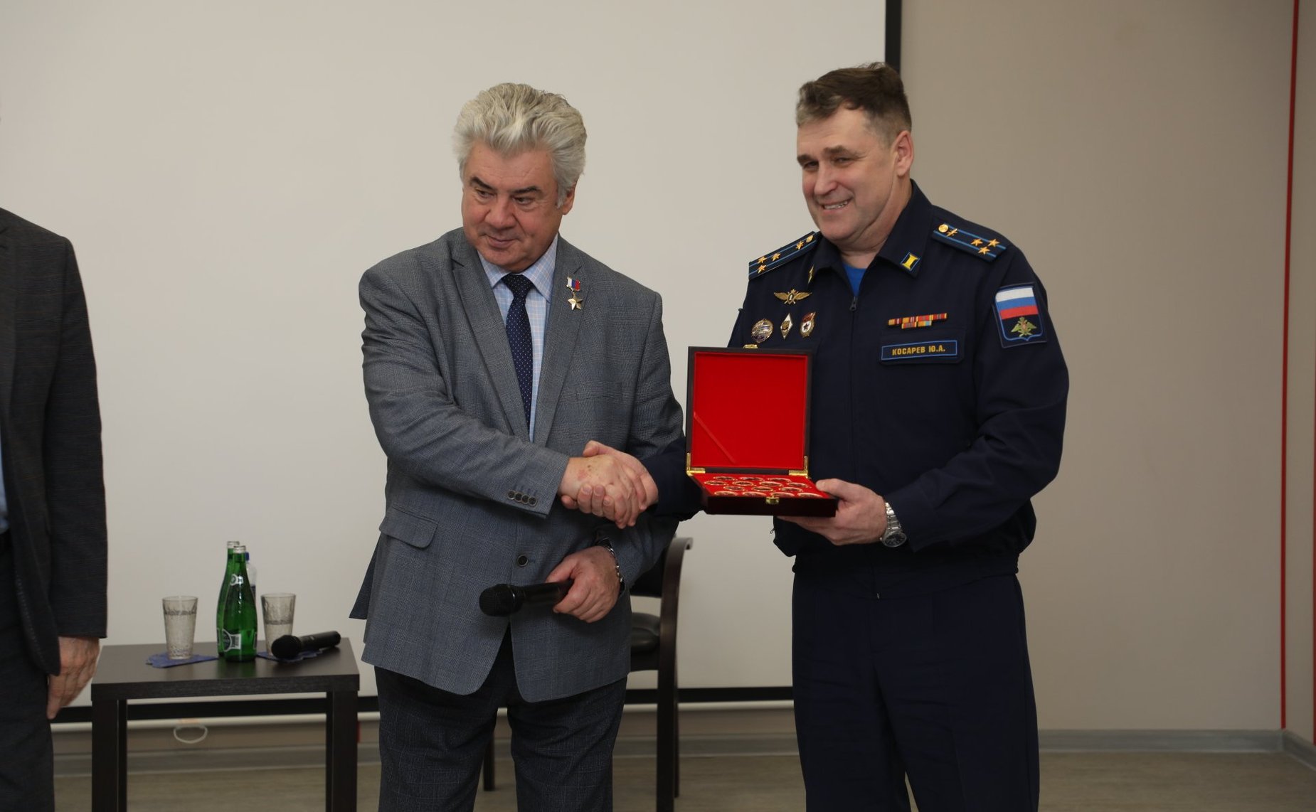 Заместитель Председателя СФ Юрий Воробьев и первый заместитель председателя Комитета СФ по обороне и безопасности Виктор Бондарев провели встречу с курсантами Военного учебного центра Череповецкого государственного университет