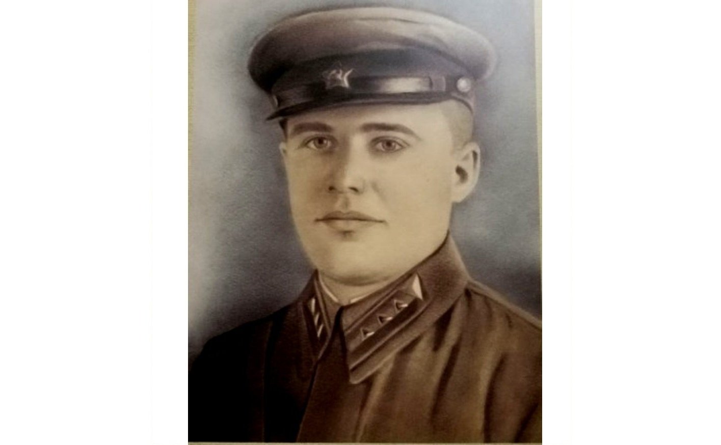 Константин Ульянович Кравченко, с 1941 по 1944 гг. проходил службу в 252-м Ковенском стрелковом полку, 70-й Верхнеднепровской дивизии. Разведчик. Старший сержант. За боевые заслуги посмертно награжден орденом «Красной звезды». Дед сенатора В. Кравченко