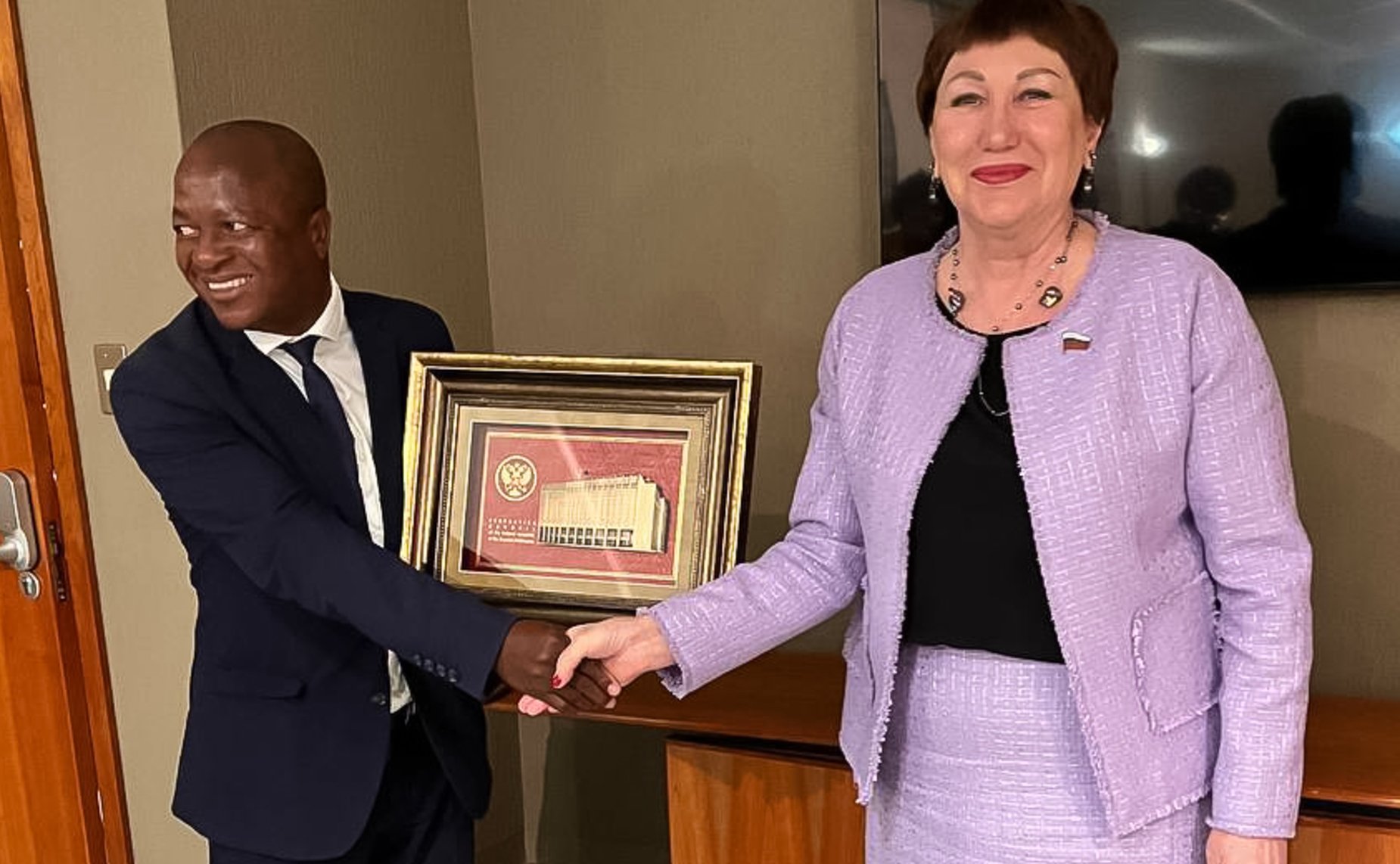 Делегация Совета Федерации во главе с Еленой Перминовой в ходе визита в Намибию была принята Председателем Национального Собрания Намибии Питером Качавиви