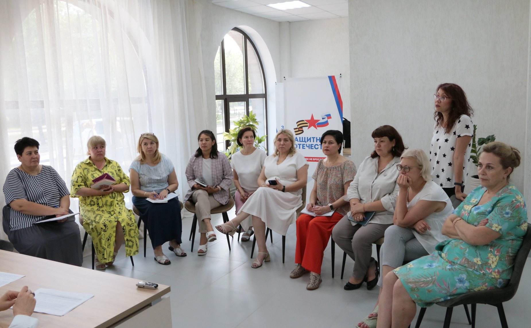 Александр Жуков в Абакане провёл встречу с сотрудниками регионального филиала государственного фонда поддержки участников специальной военной операции «Защитники Отечества»