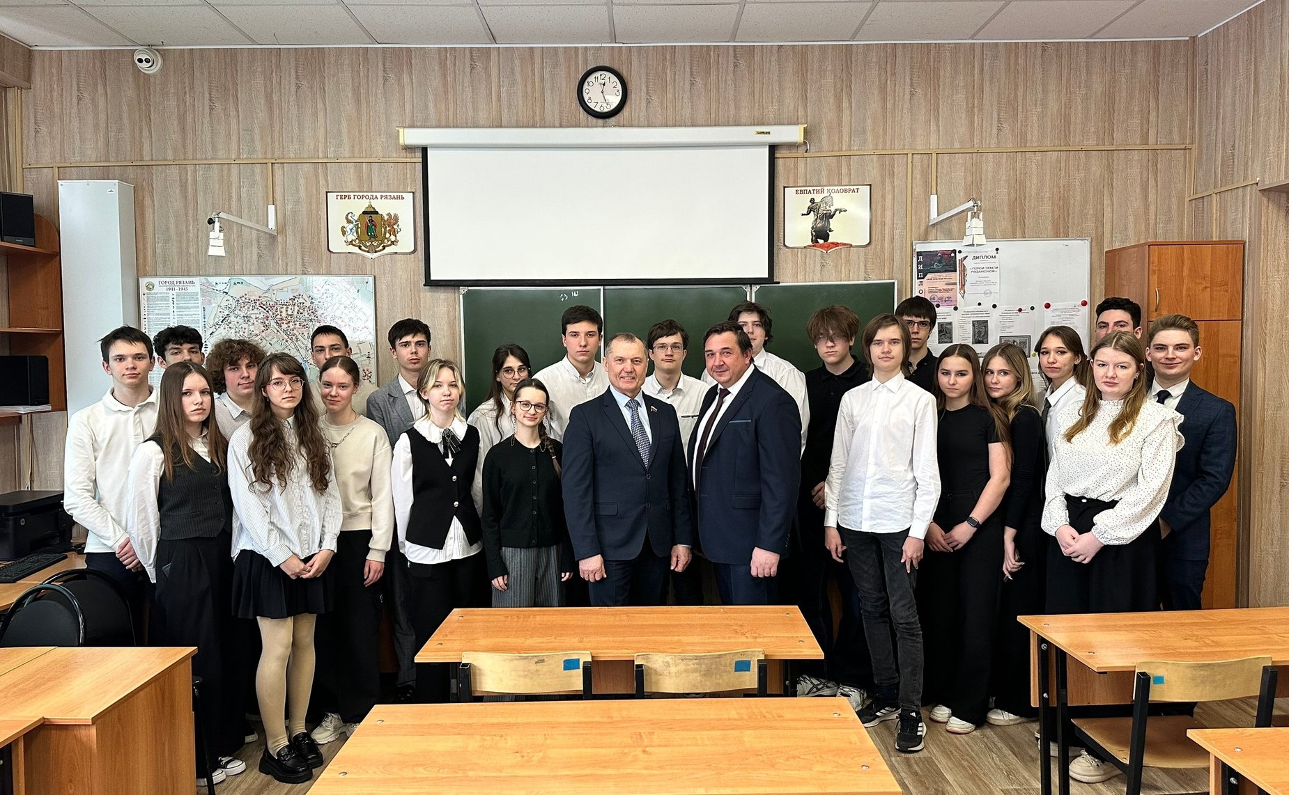 Игорь Мурог провел «разговор о важном» с учениками рязанской школы № 14