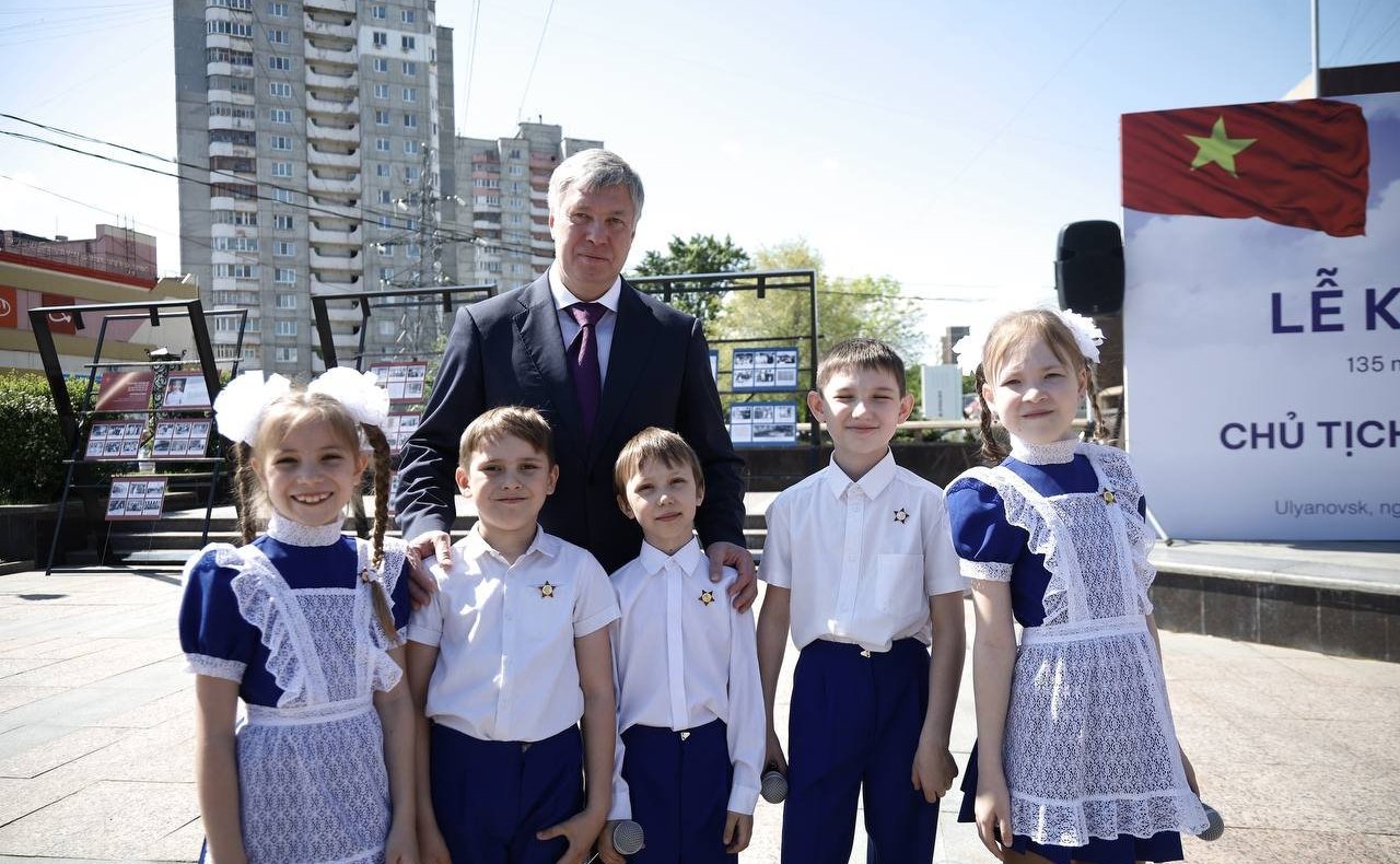 Айрат Гибатдинов совместно с губернатором региона Алексеем Русских провёл встречу с официальной делегацией провинции Нгеан Социалистической Республики Вьетнам