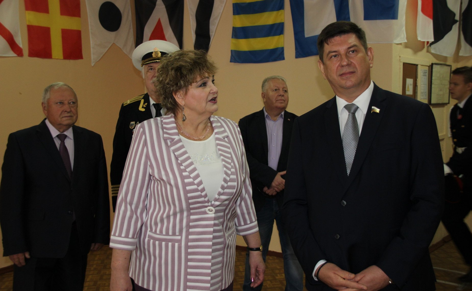 Виктор Смирнов в День знаний посетил школу № 1 г. Кинешмы и принял участие в открытии зала кадетской славы