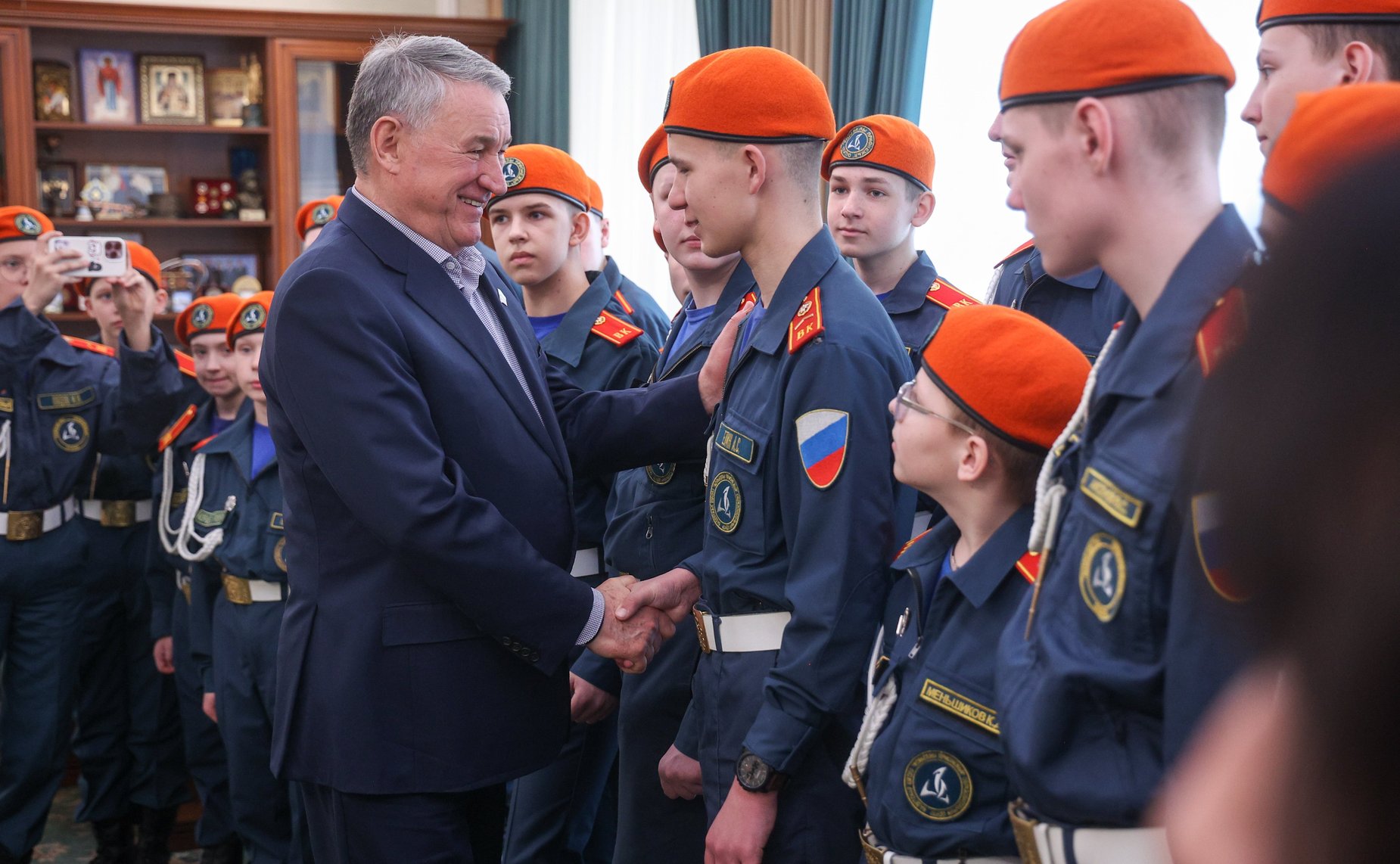 Встреча заместителя Председателя Совета Федерации Юрия Воробьева с кадетами Образовательного центра-кадетской школы «Корабелы Прионежья»