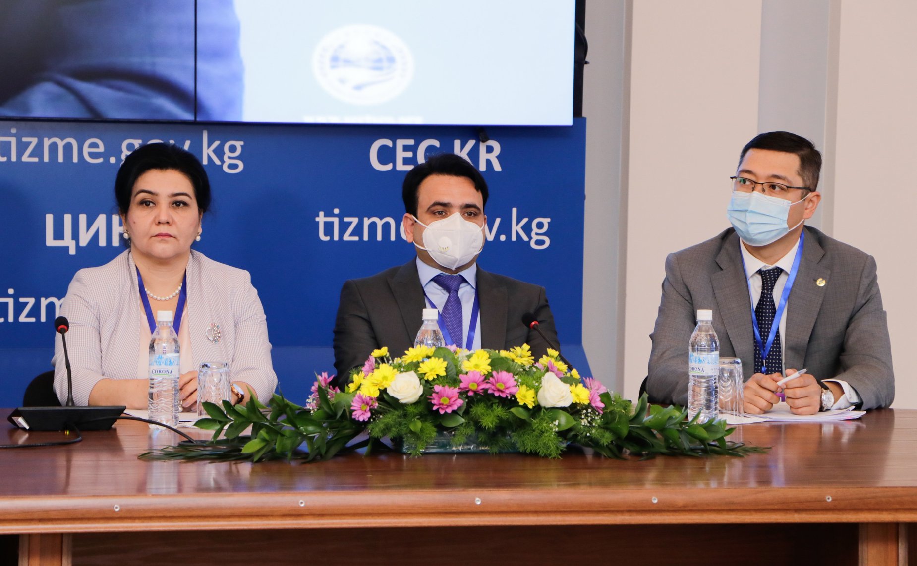 Подведение итогов наблюдений за референдумом по Конституции Киргизии