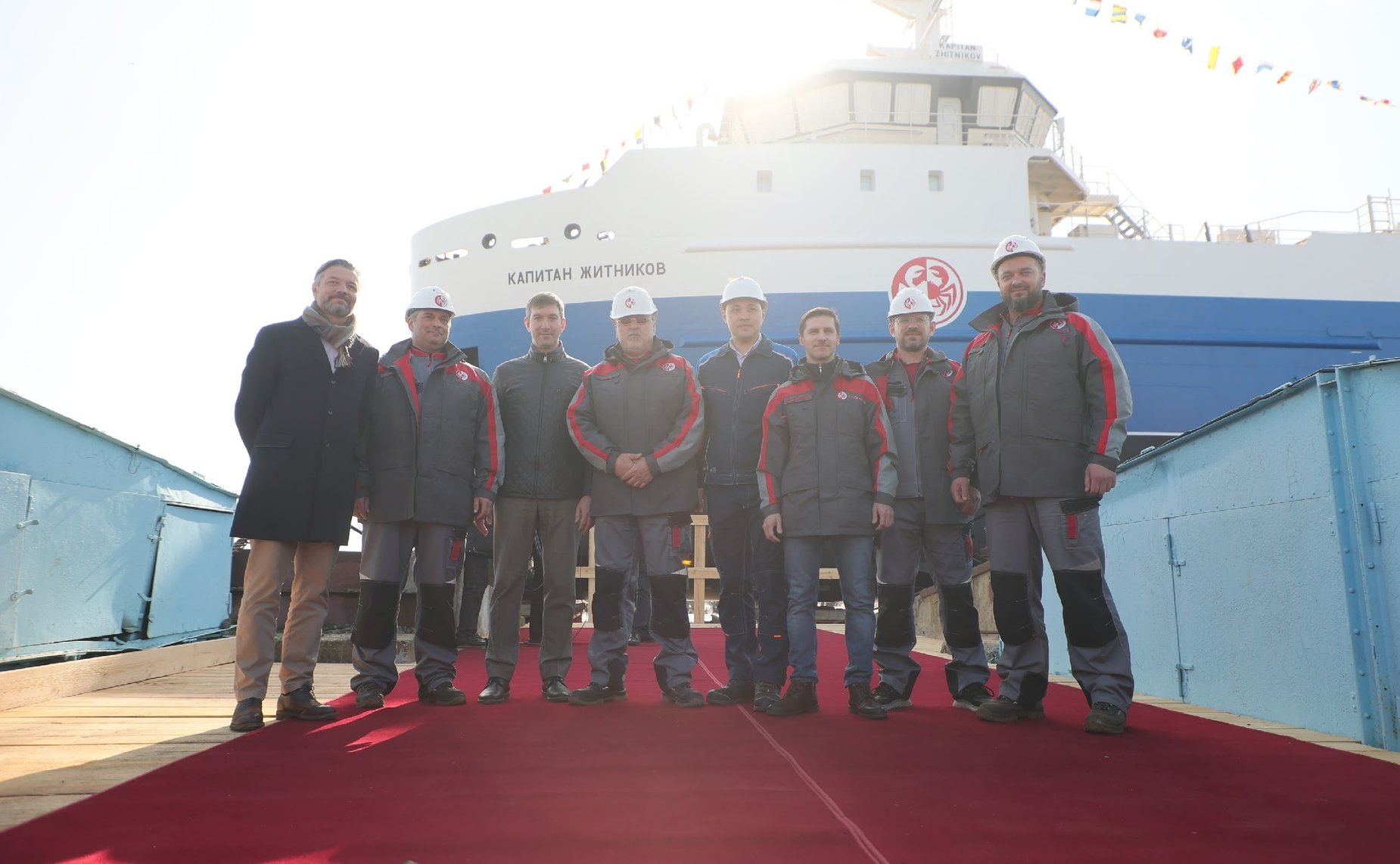 Елена Дягилева приняла участие в церемонии спуска на воду нового краболова