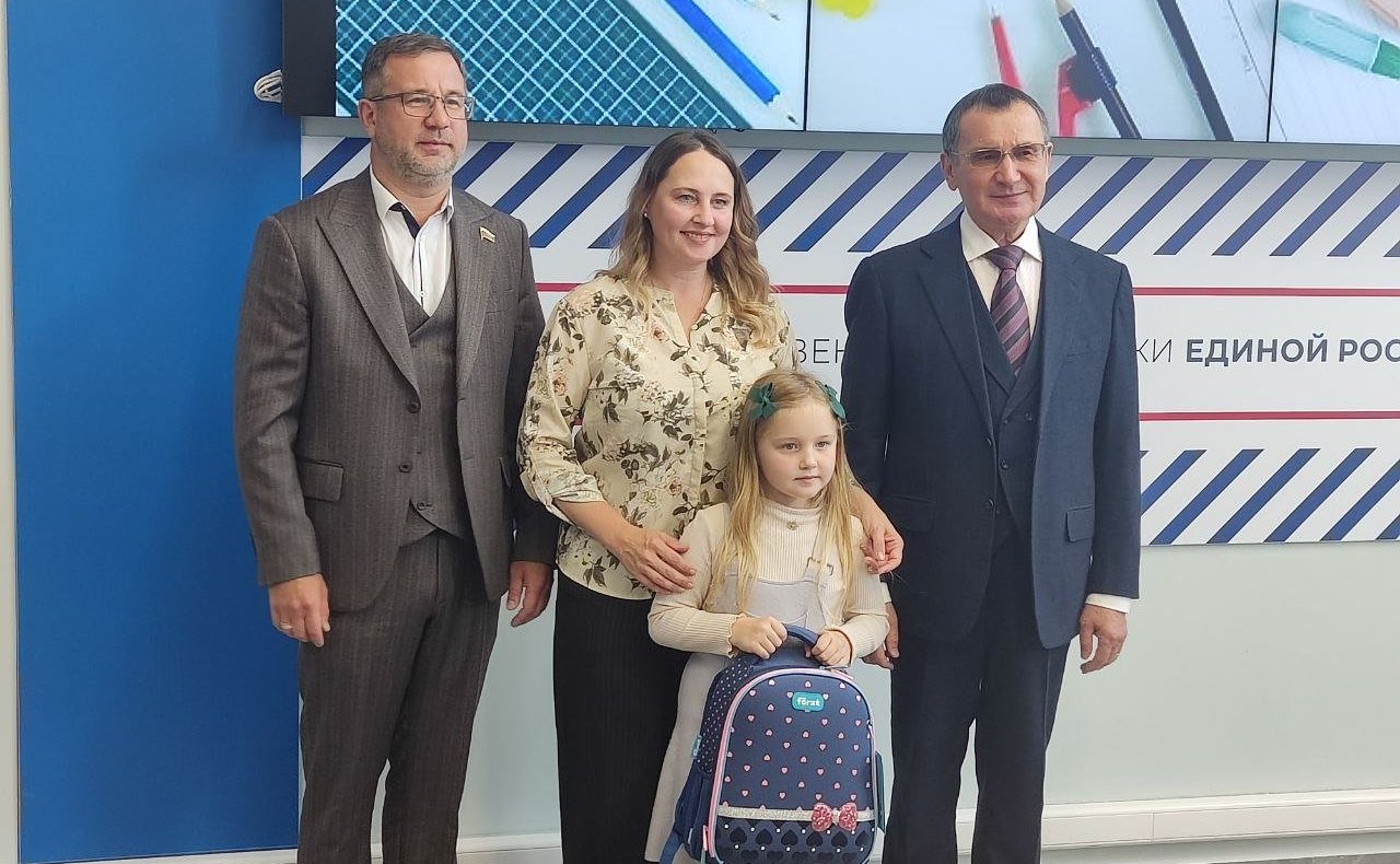 Николай Федоров принял участие во Всероссийской благотворительной акции «Собери ребенка в школу»