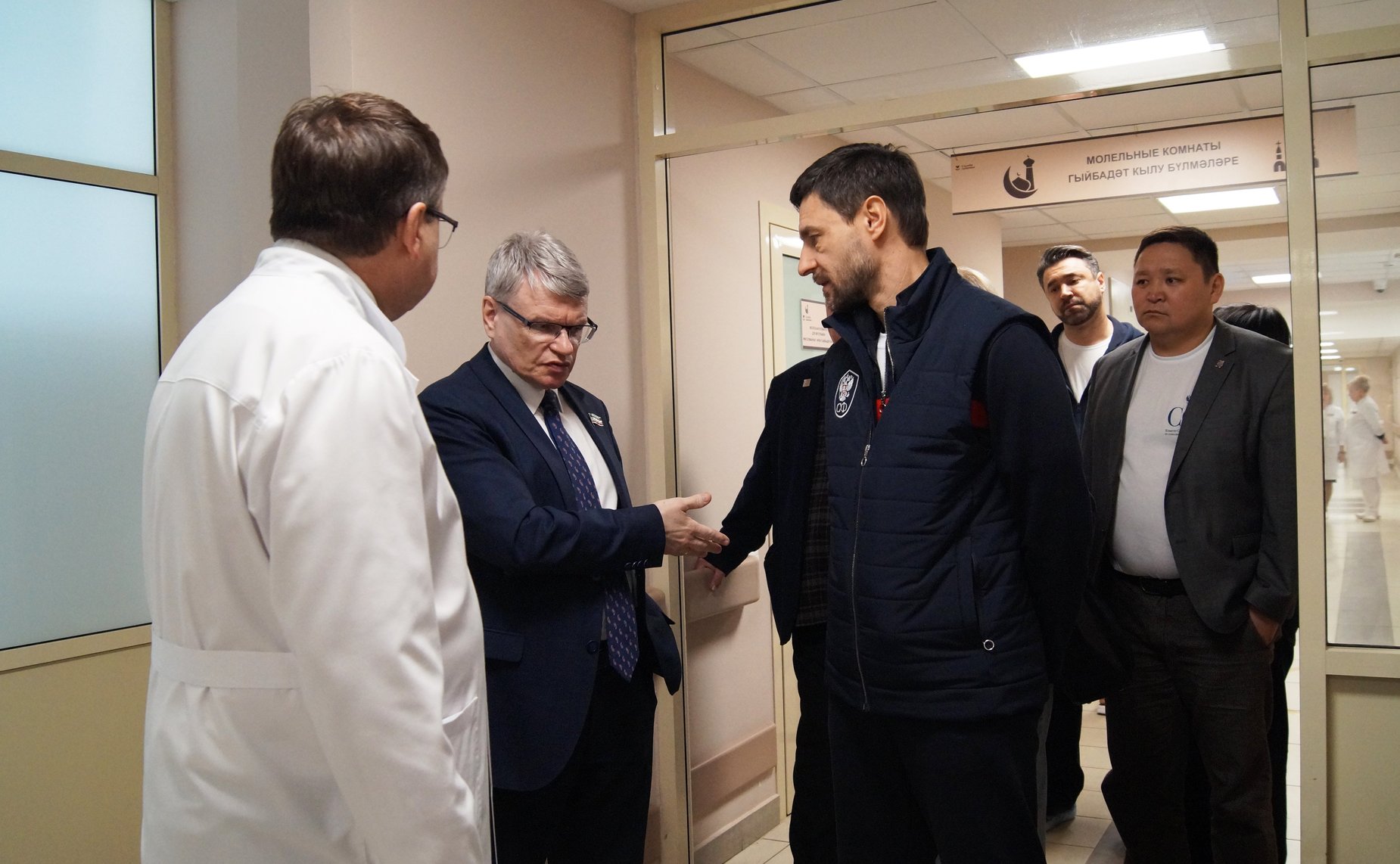 Сенаторы посетили госпиталь для ветеранов войн