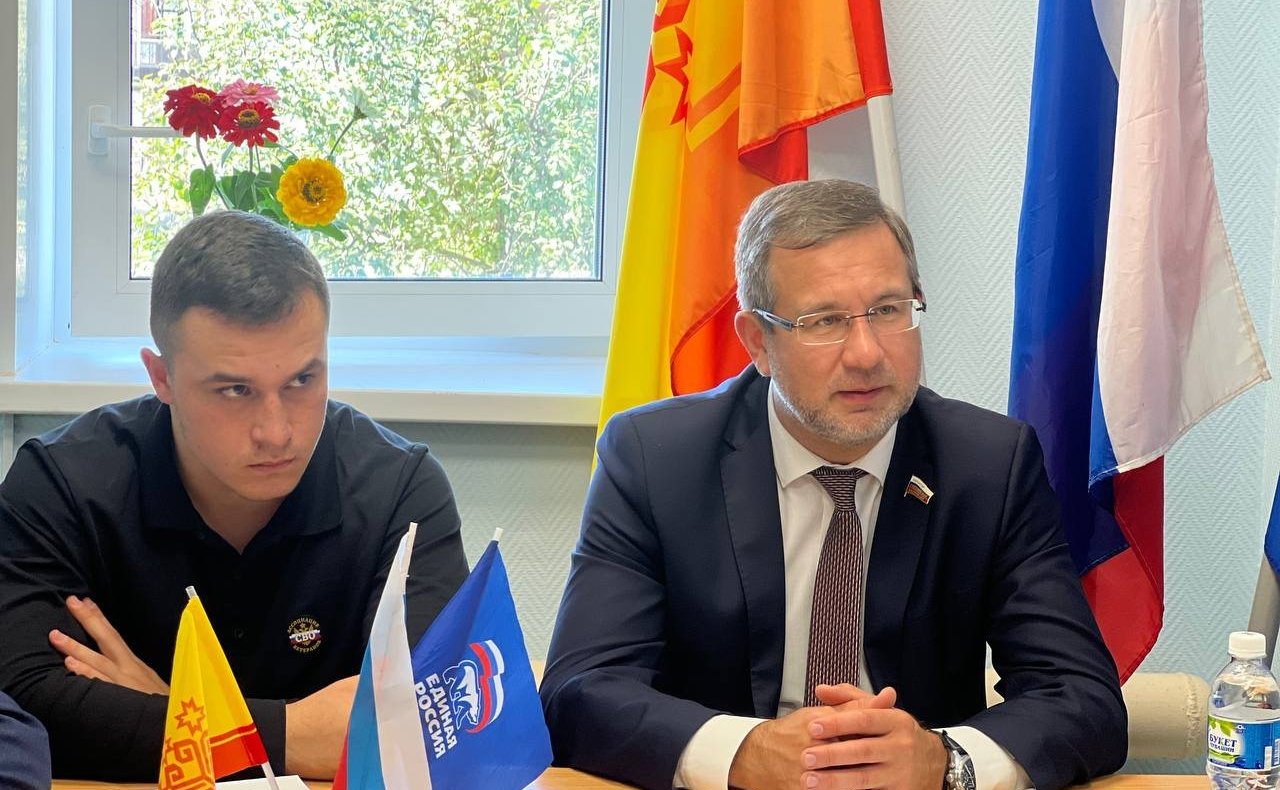 Николай Владимиров провел прием граждан вместе с участником программы «Время СВОих» Иваном Ярусовым