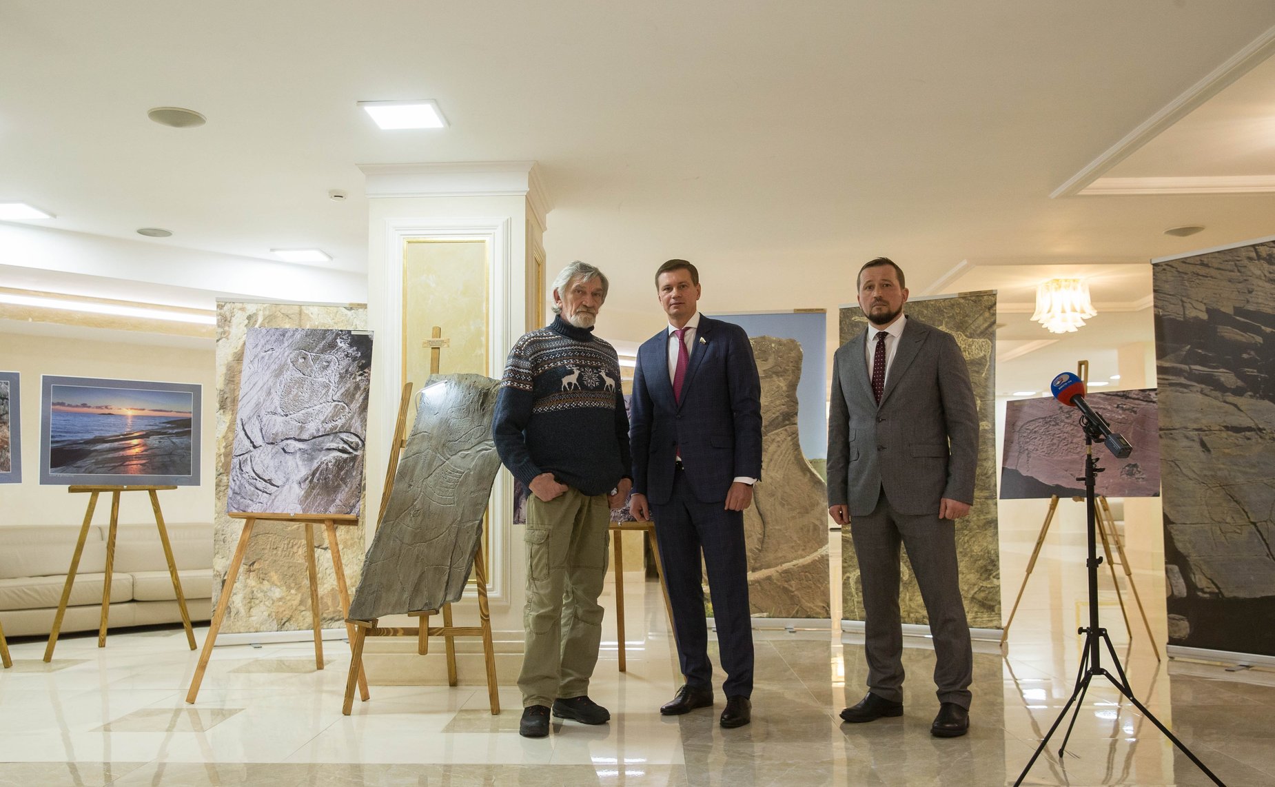 Выставка «Сквозь века и пространства: наскальное искусство России» в Совете Федерации