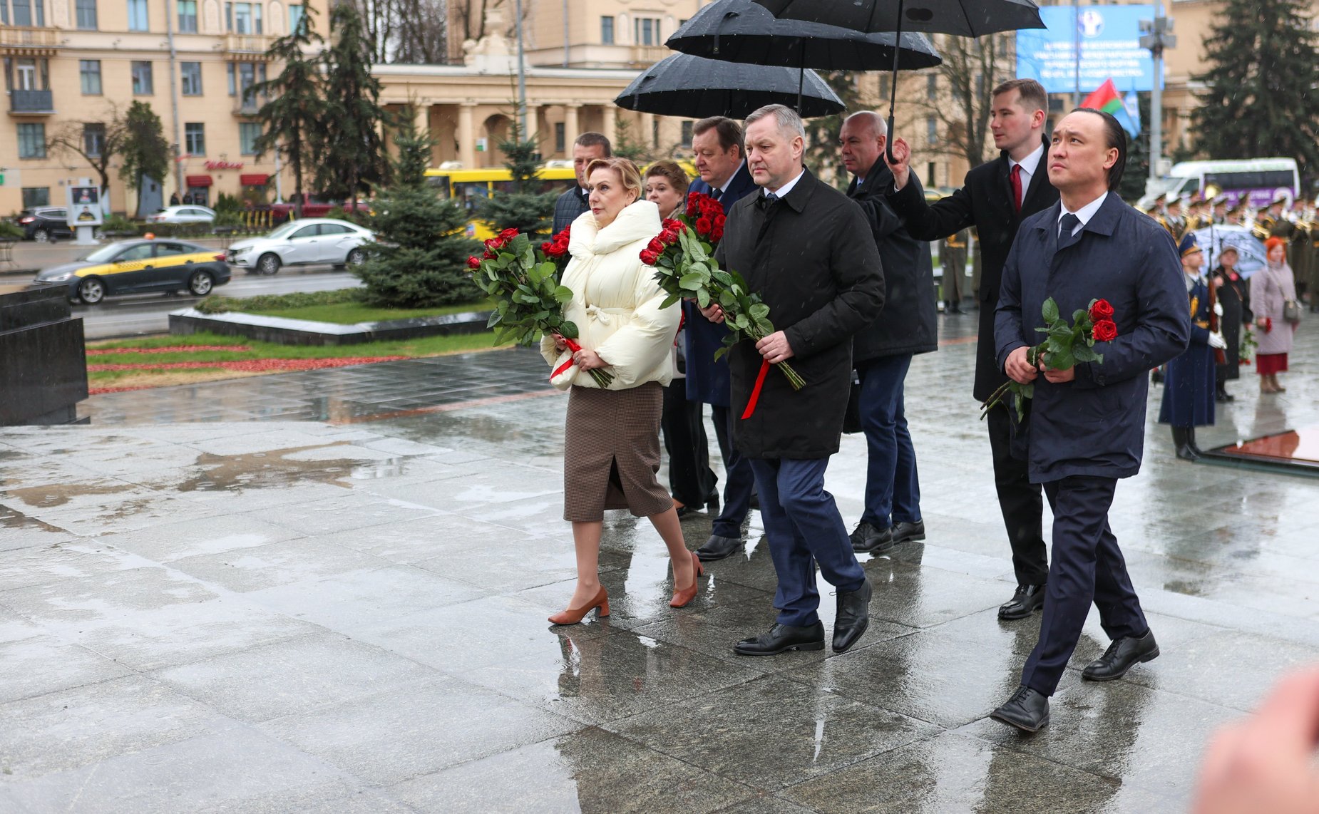 Заместитель Председателя Совета Федерации Инна Святенко приняла участие в Торжественном возложении цветов и венков к Монументу Победы