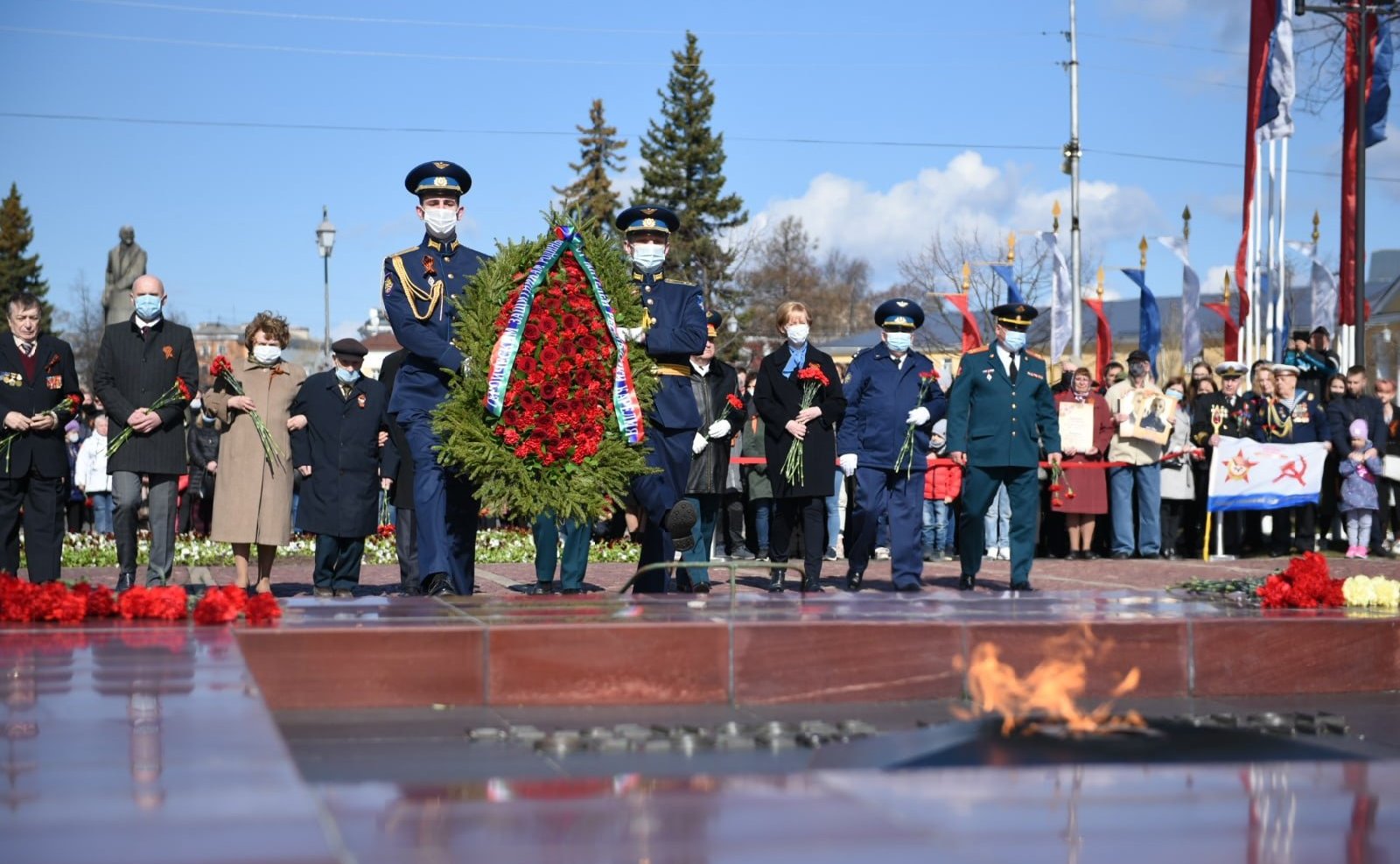 Александр Ракитин в ходе рабочей поездки в регион принял участие в торжественной церемонии открытия памятника работникам органов прокуратуры Республики – ветеранам Великой Отечественный войны