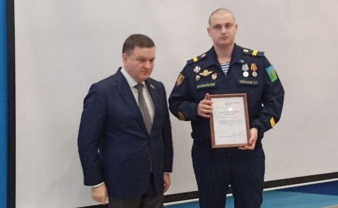 Сергей Перминов вручил награды Совета Федерации, которыми за выдающиеся заслуги отмечены жители Ленинградской области