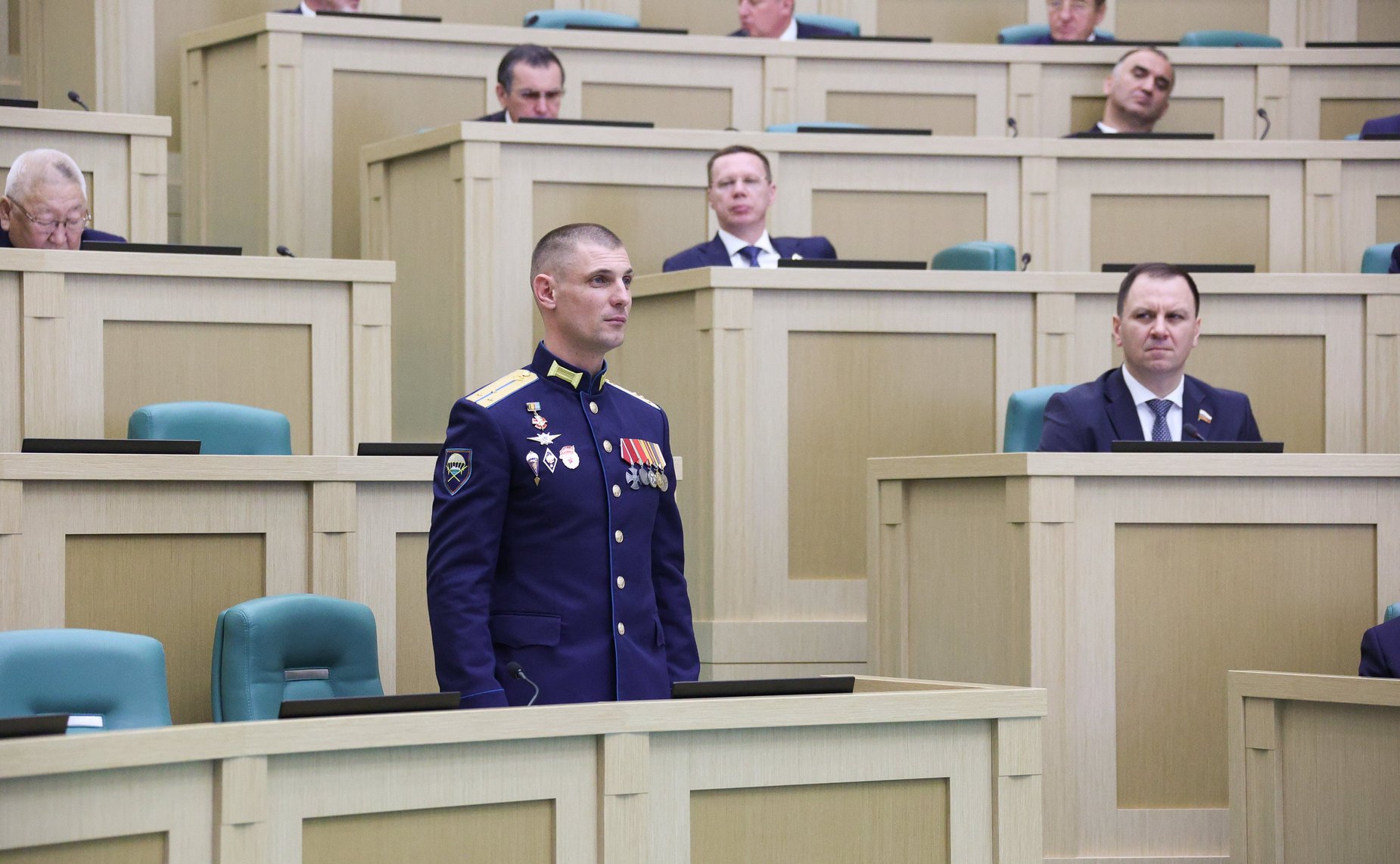 Гвардии старший лейтенант Воздушно-десантных войск, члена Союза писателей России Сергей Лобанов