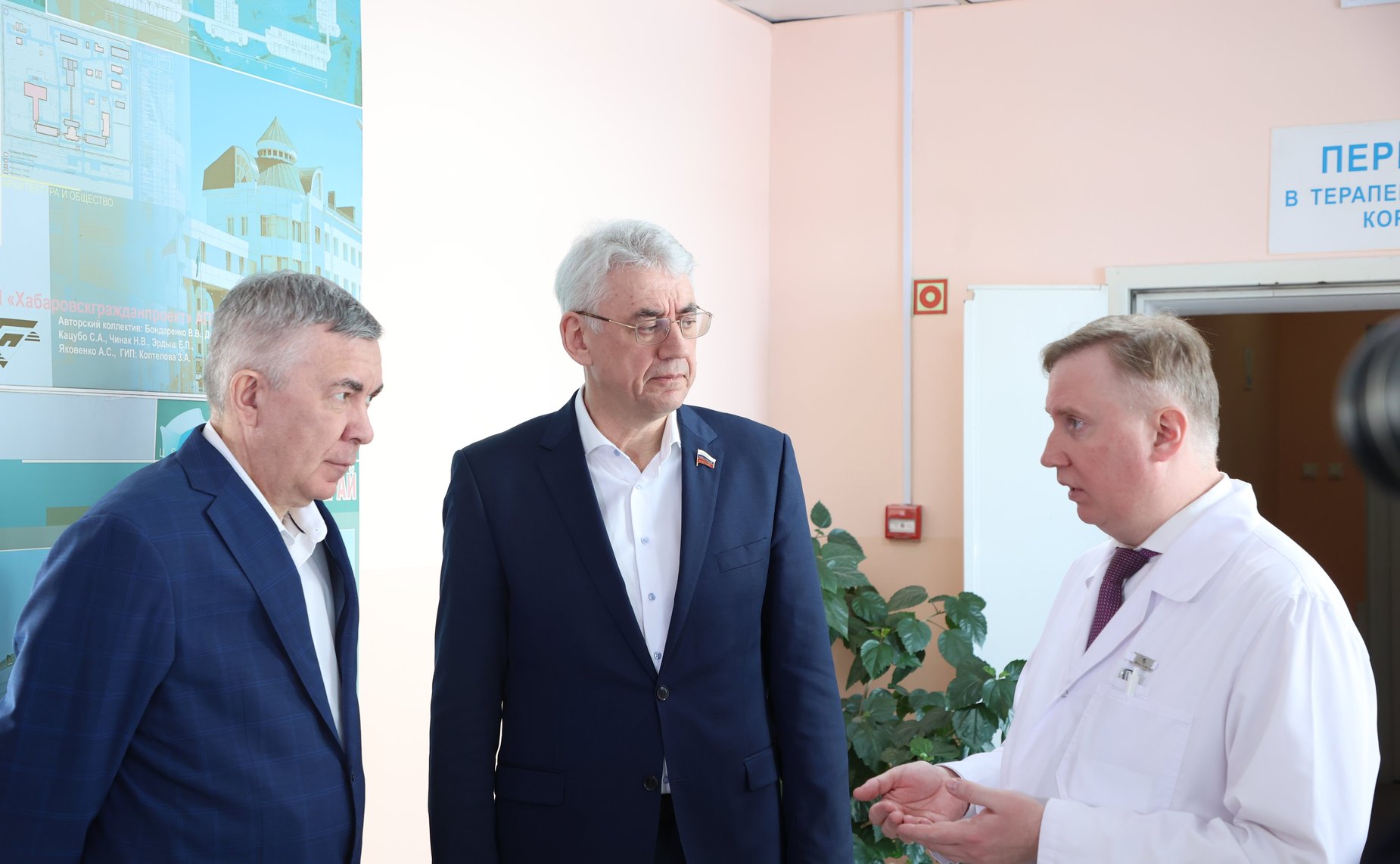 Виктор Калашников посетил краевой клинический центр онкологии в Хабаровске