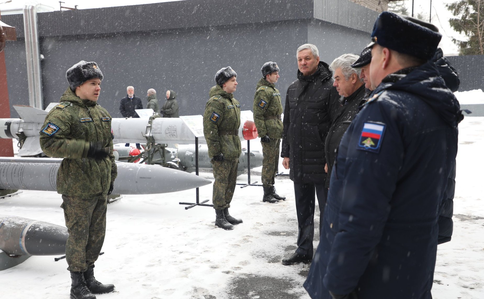 Заместитель Председателя СФ Юрий Воробьев и первый заместитель председателя Комитета СФ по обороне и безопасности Виктор Бондарев провели встречу с курсантами Военного учебного центра Череповецкого государственного университет