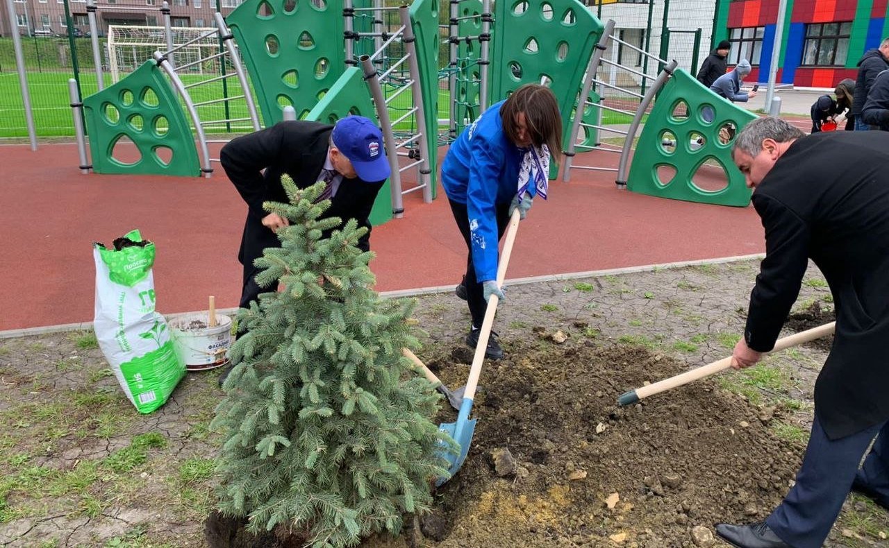 Юлия Лазуткина приняла участие в акции благоустройства г. Пензы