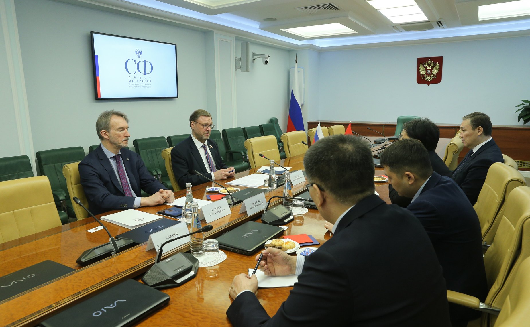 Встреча заместителя Председателя СФ Константина Косачева с Чрезвычайным и Полномочным Послом Киргизской Республики в РФ