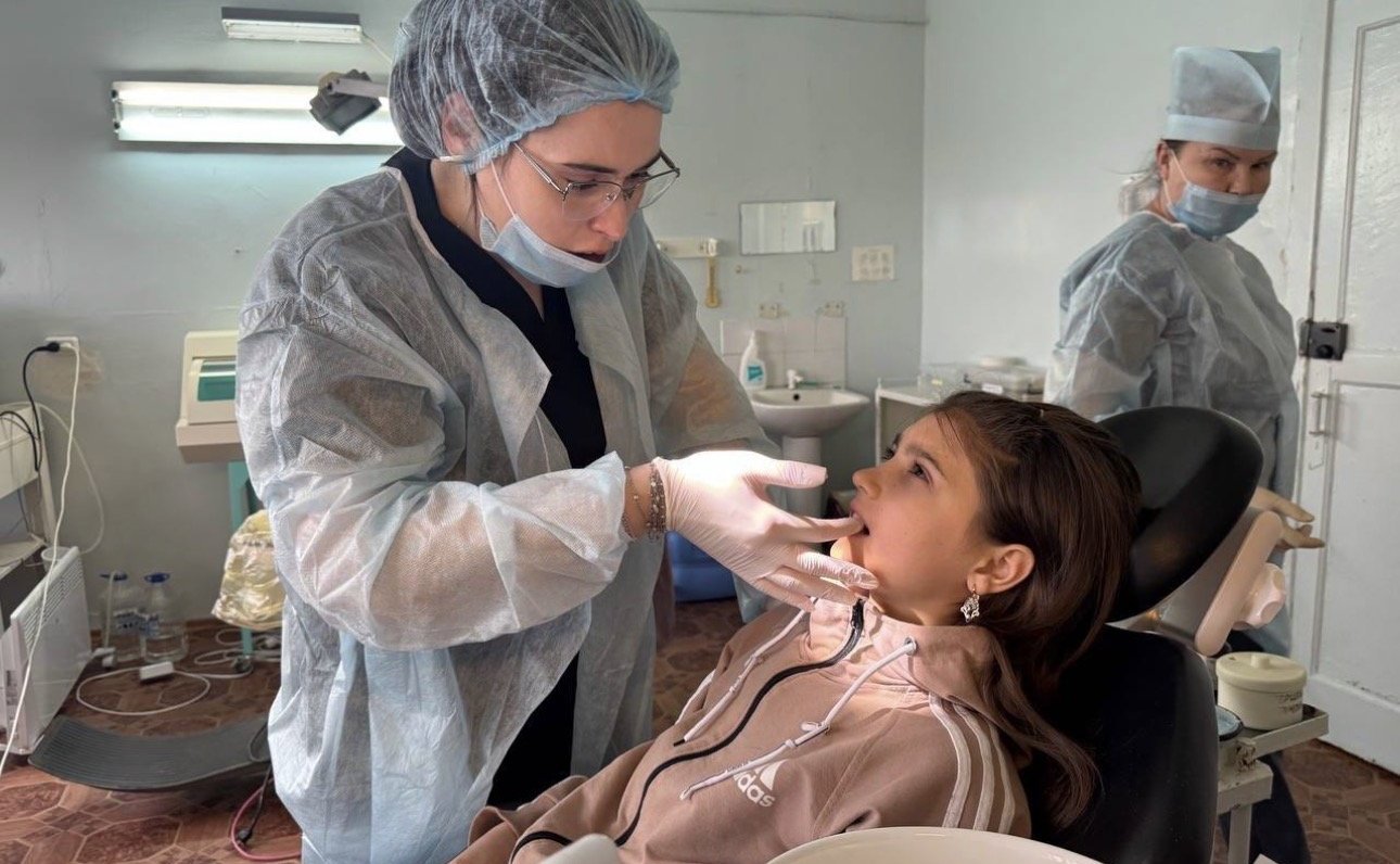 Последние две недели в Нижнесерогозской центральной районной больнице работали врачи-стоматологи из Адыгеи