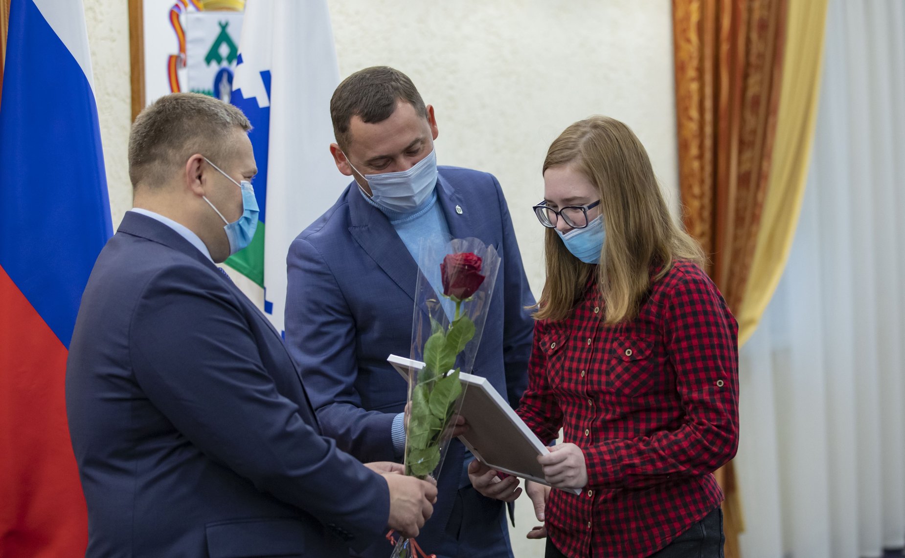 Денис Гусев наградил лучших студентов учреждений профессионального образования региона