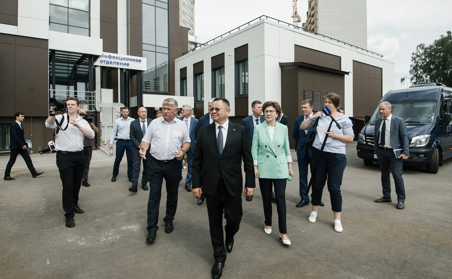 Заместитель Председателя СФ Галина Карелова, Министр строительства и ЖКХ РФ Ирек Файзуллин и губернатор Воронежской области Александр Гусев обсудили ход строительства инфраструктурных проектов в регионе