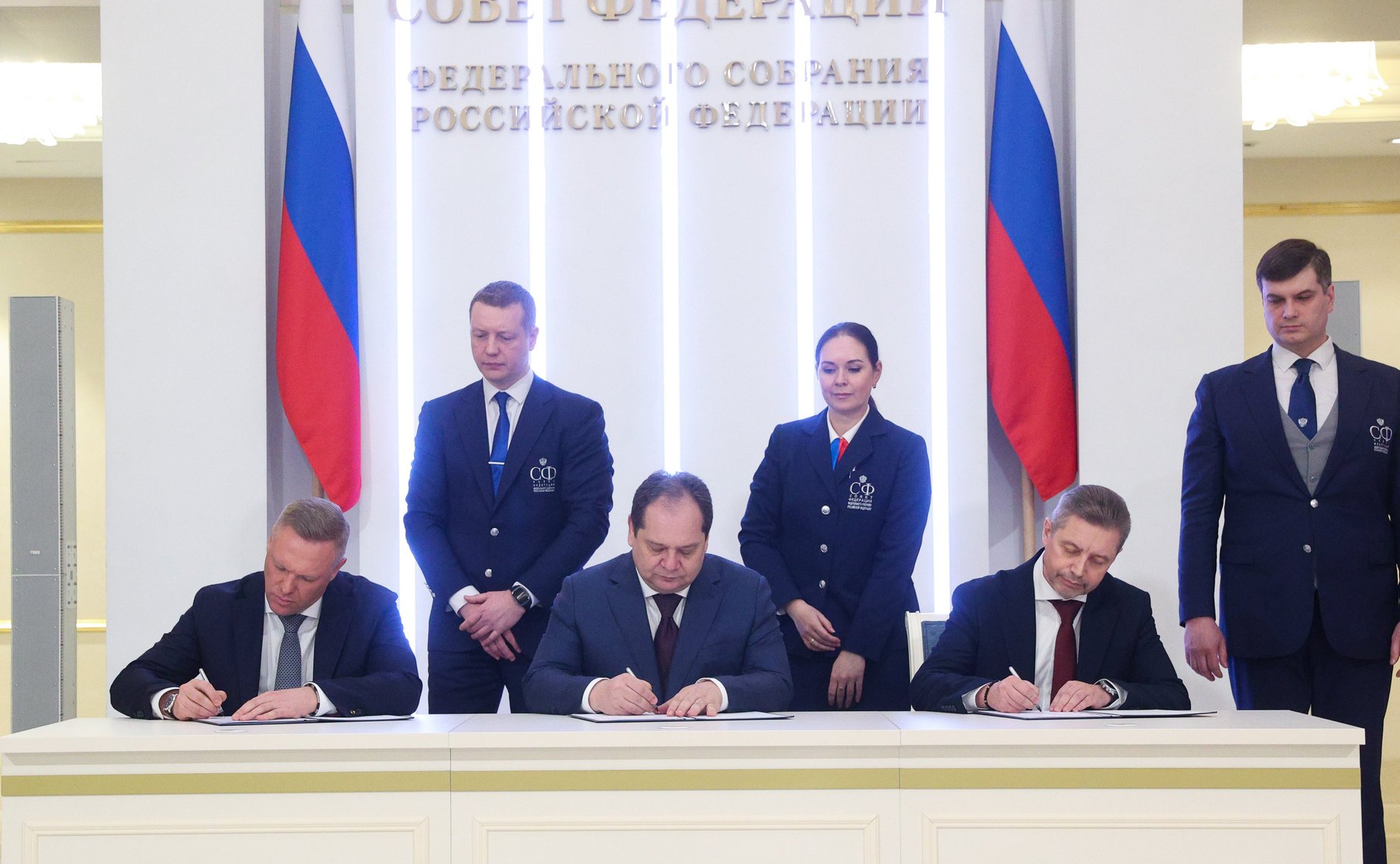 Торжественное подписание трехсторонних соглашений о сотрудничестве и взаимодействии между Государственной корпорацией «Ростех», Государственным Фондом поддержки участников СВО «Защитники Отечества» и субъектами Российской Федерации