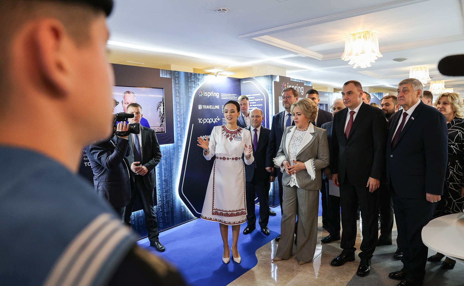 Валентина Матвиенко и Юрий Зайцев осмотрели выставку, посвященную культуре, истории и перспективным направлениям развития Республики Марий Эл