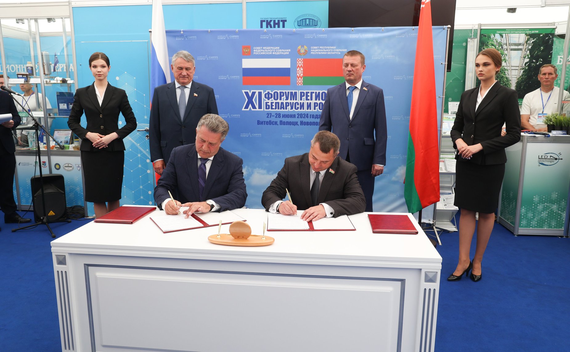 В присутствии заместителя Председателя СФ и заместителя Председателя Совета Республики было подписано 7 соглашений между областями Республики Беларусь и субъектами РФ