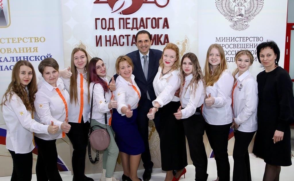 Андрей Хапочкин в ходе поездки в регион принял участие в открытии Года педагога и наставника
