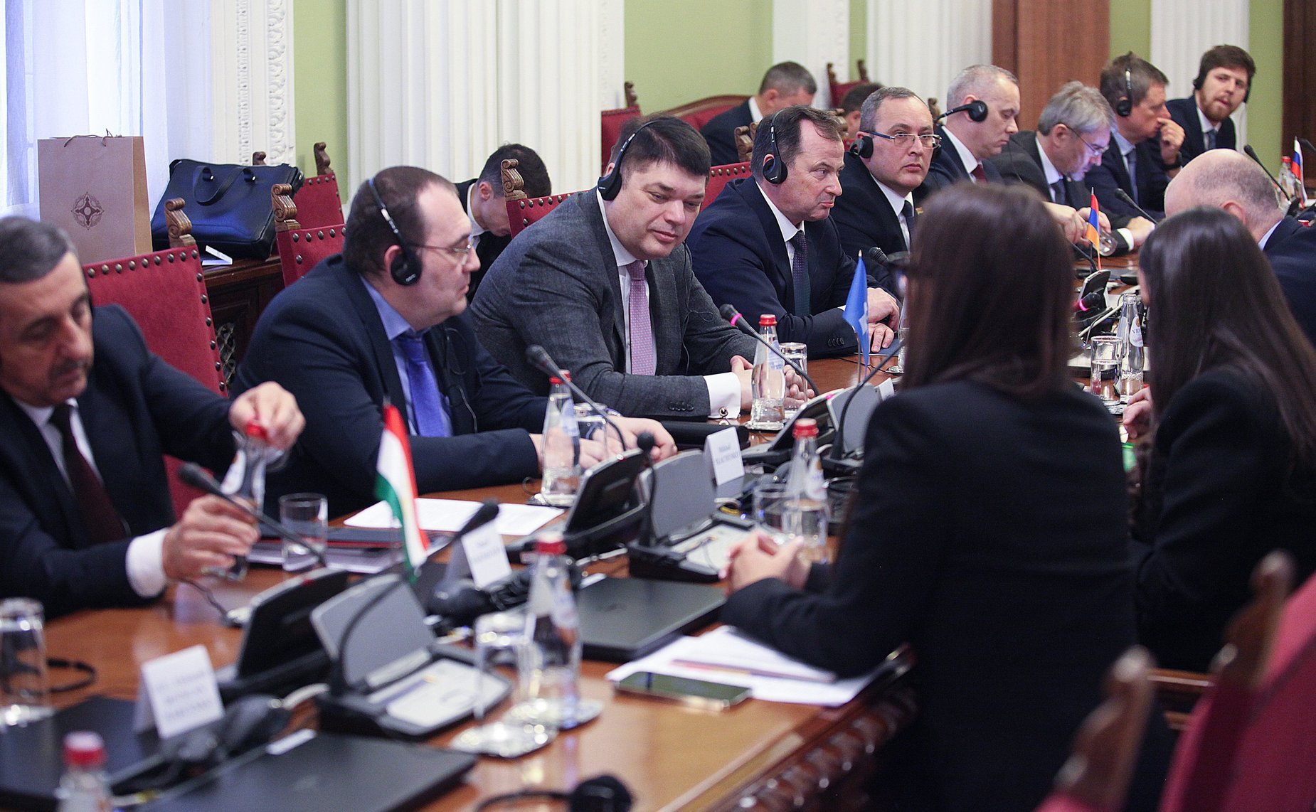 Сенаторы РФ приняли участие в наблюдении за парламентскими выборами в Сербии