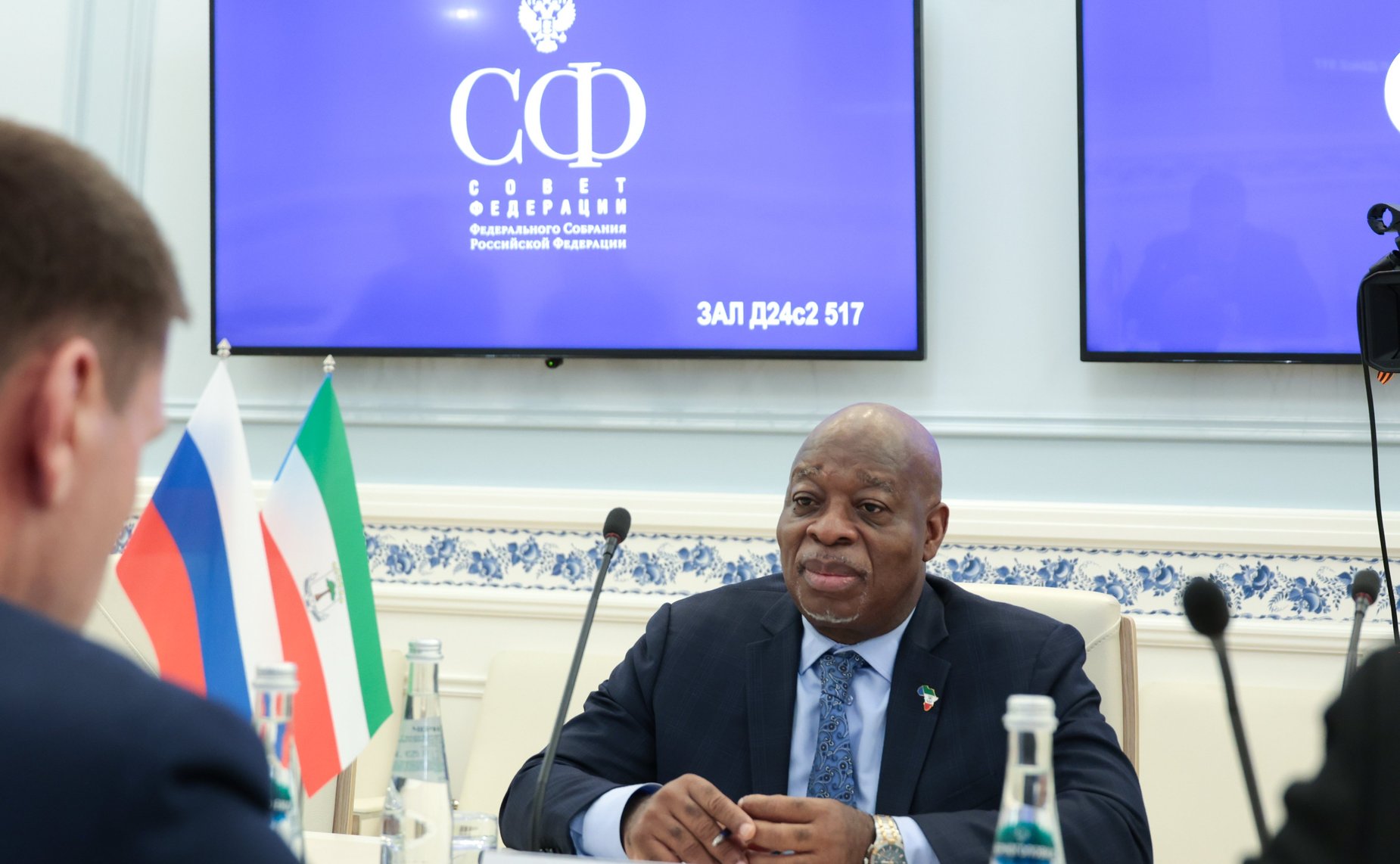 Встреча члена Комитета СФ по социальной политике .Андрея Чернышева с Чрезвычайным и Полномочным Послом Республики Экваториальная Гвинея в Российской Федерации Лусиано Айекабой