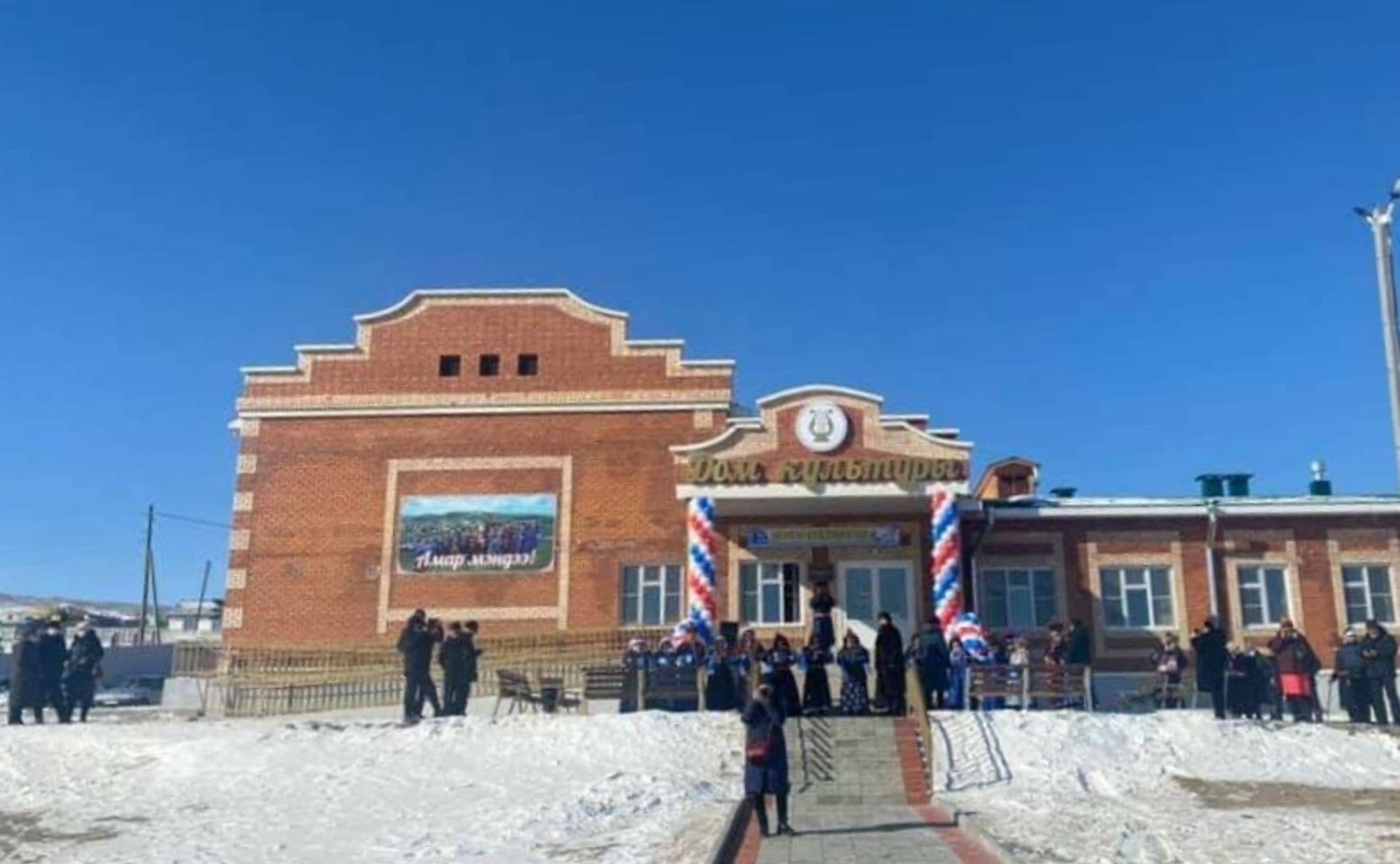 Баир Жамсуев в ходе поездки в регион принял участие в торжественном открытии двух культурно-досуговых центров в сельских поселениях Цаган-Челутай и Ушарбай Могойтуйского района Агинского Бурятского округа