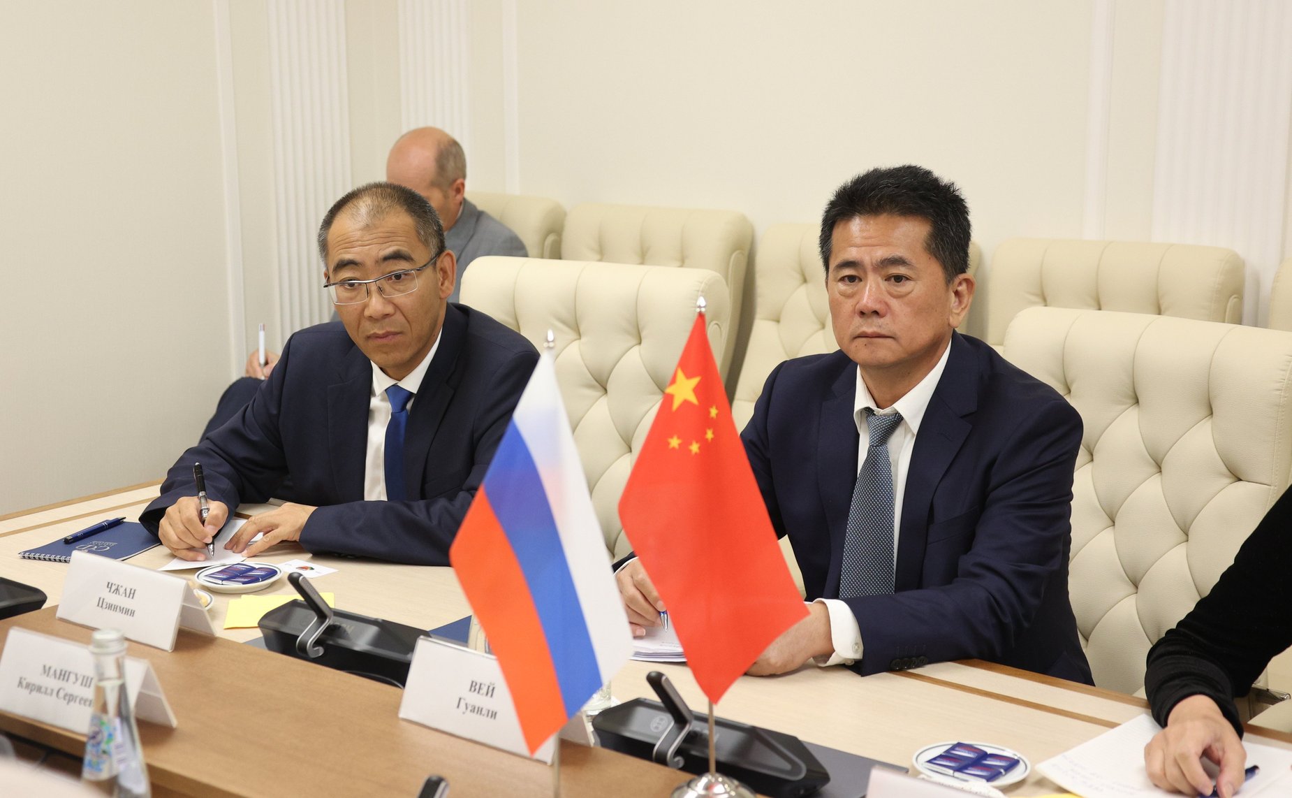 Встреча первого заместителя председателя Комитета СФ по международным делам Андрея Денисова с делегацией Канцелярии по иностранным делам Народного правительства провинции Ляонин (КНР) во главе с руководителем канцелярии