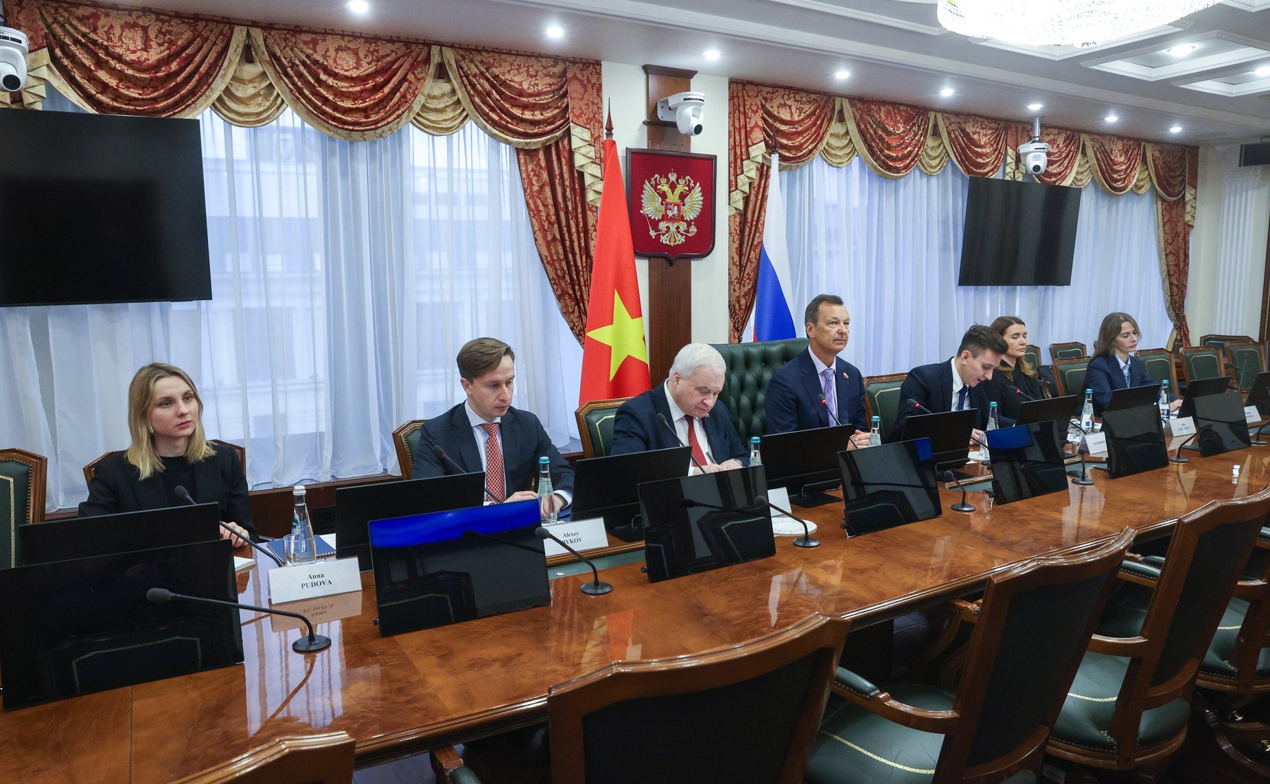 Встреча первого заместителя Председателя Совета Федерации Андрея Яцкина с заместителем Председателя Национального собрания Социалистической Республики Вьетнам Нгуен Кхак Динем в формате совместного заседания групп по сотрудничеству