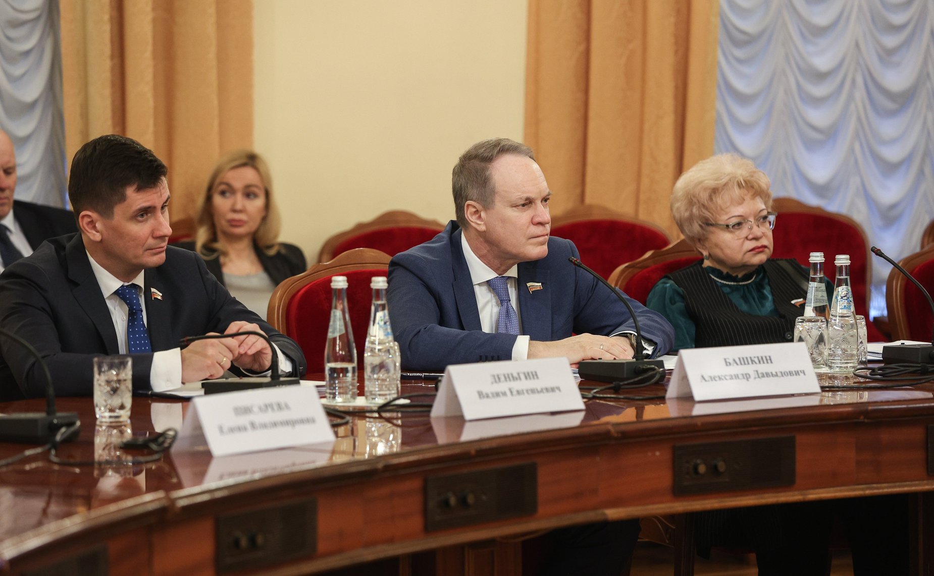 Заседание парламентской комиссии по расследованию обстоятельств, связанных с созданием американскими специалистами биологических лабораторий на территории Украины