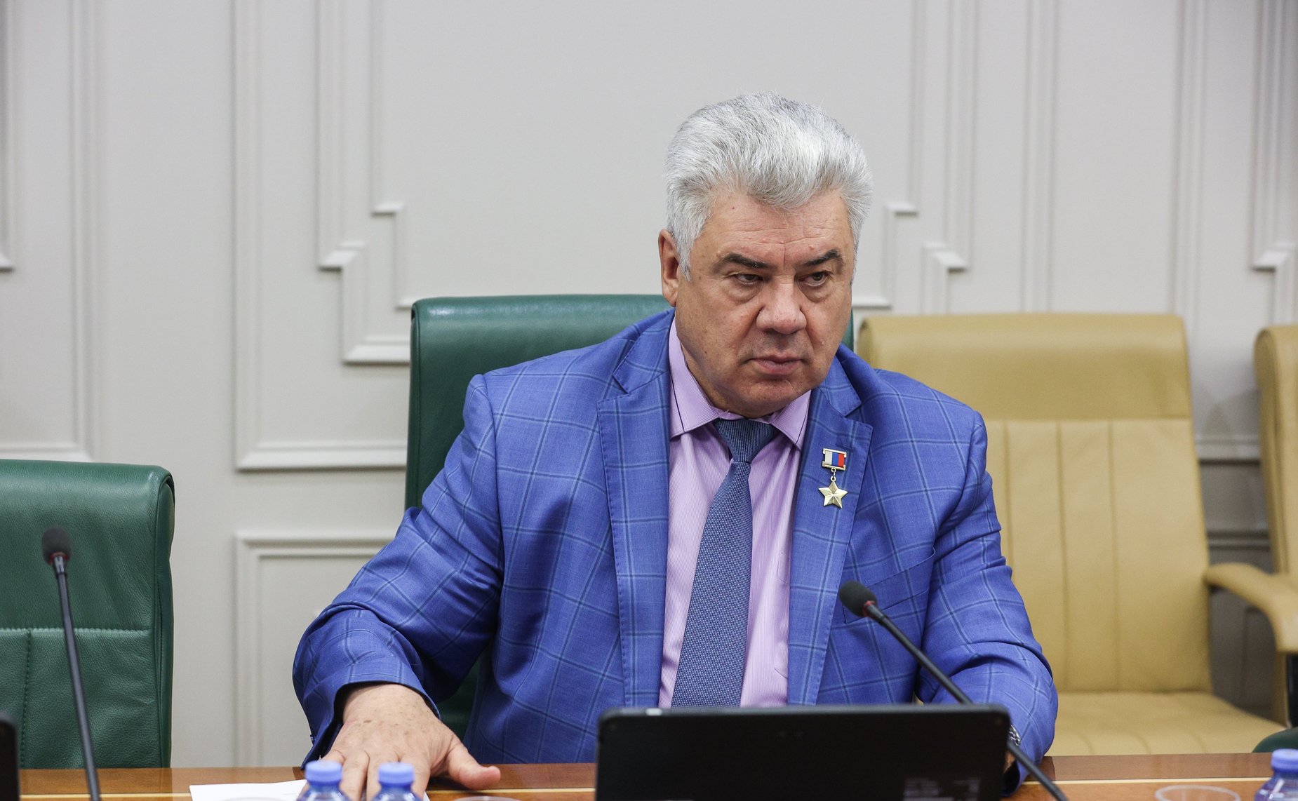 Виктор Бондарев