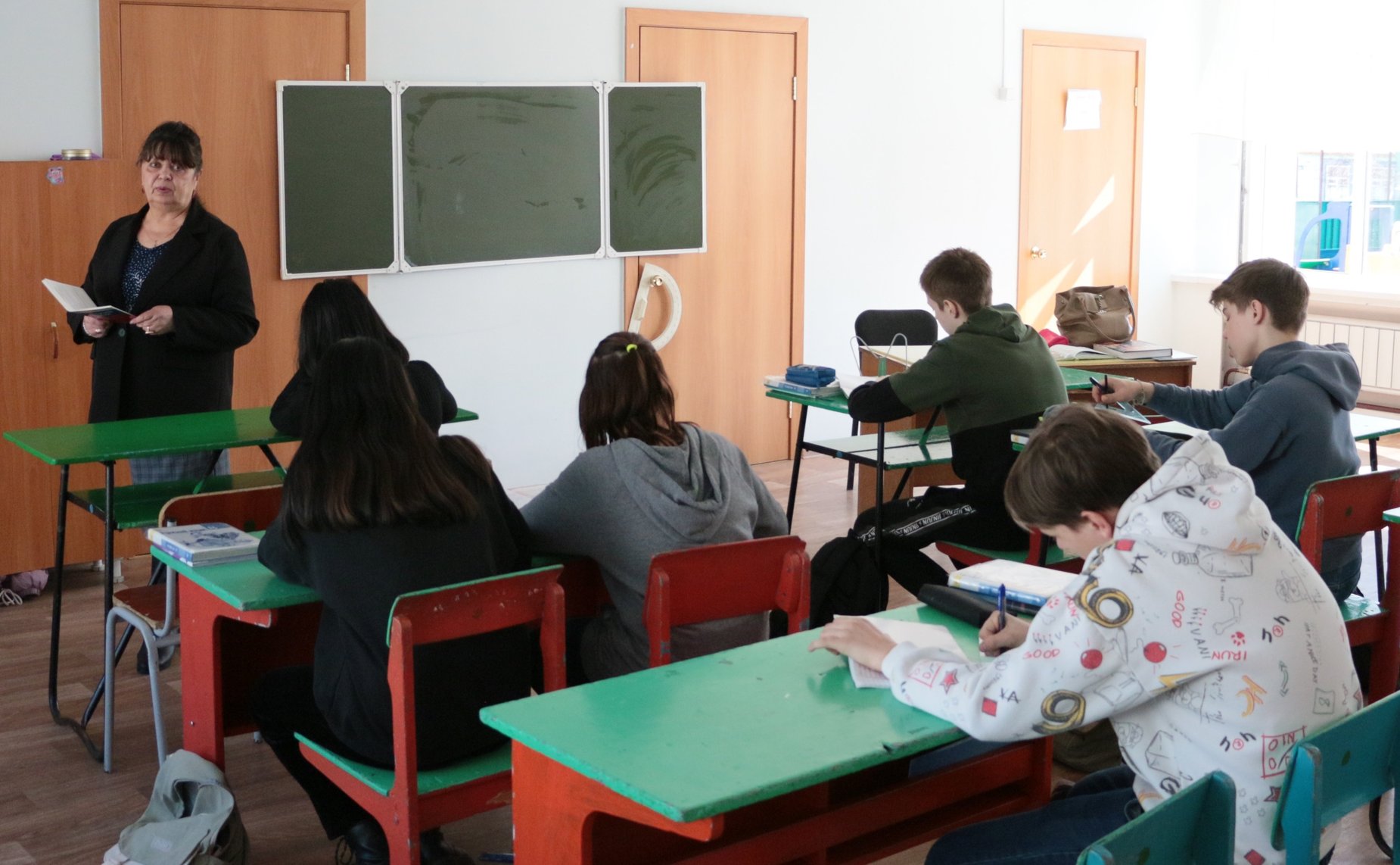 Александр Жуков в ходе поездки в регион посетил Ширинский район