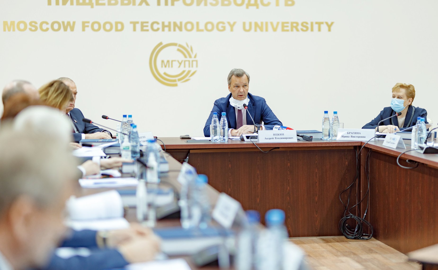 Парламентские слушания на тему «О мерах по противодействию незаконному обороту упакованной питьевой воды, включая природную минеральную воду»