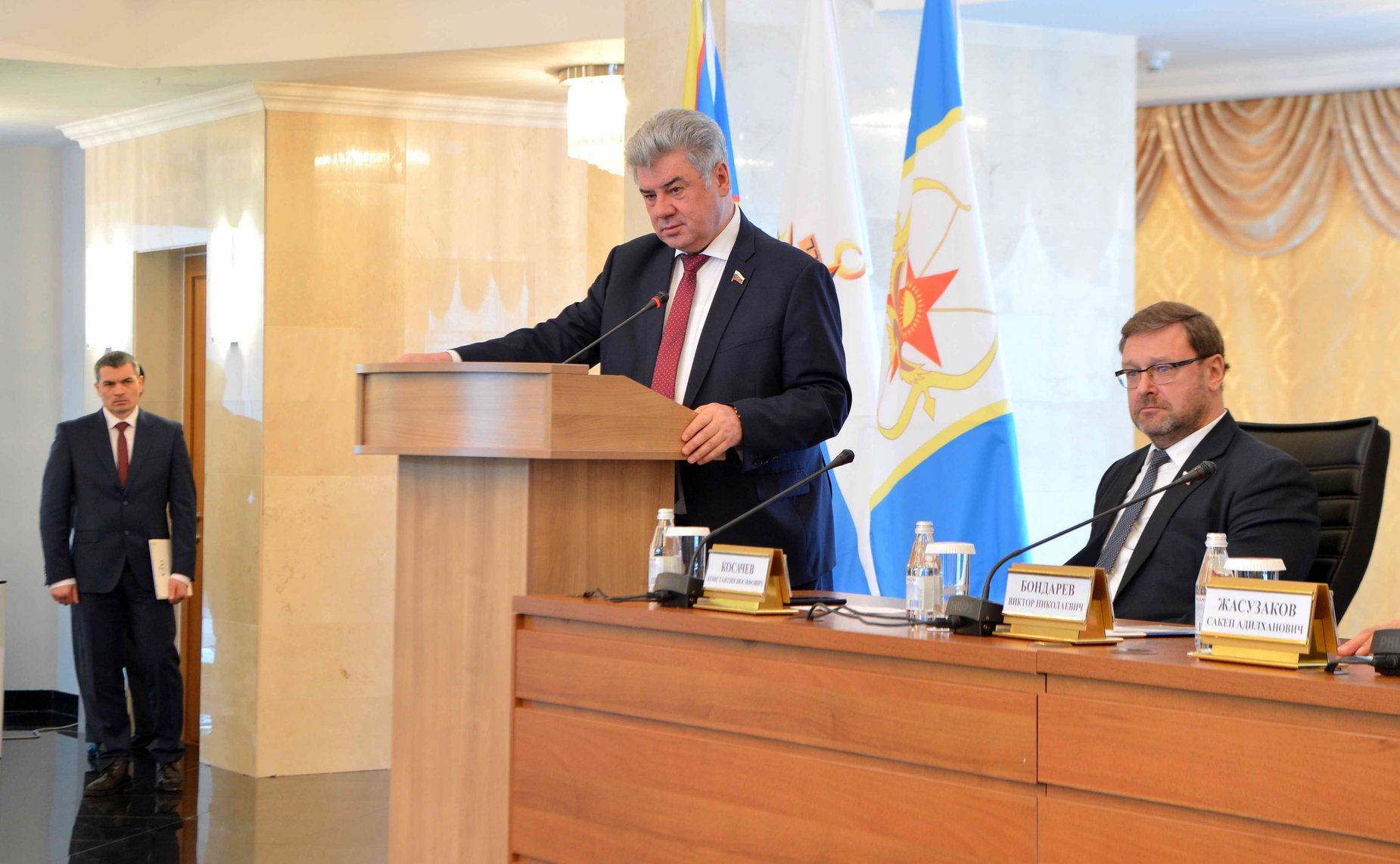 Виктор Бондарев