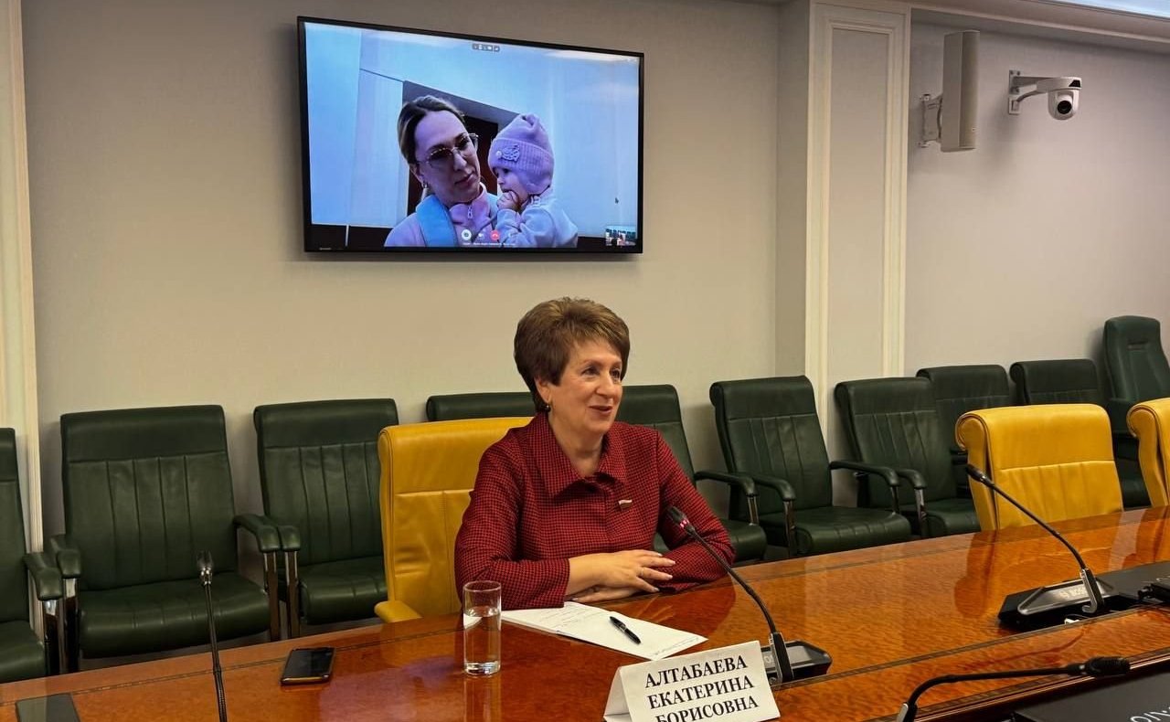 Екатерина Алтабаева провела приём граждан в режиме видеосвязи по вопросам социальной поддержки