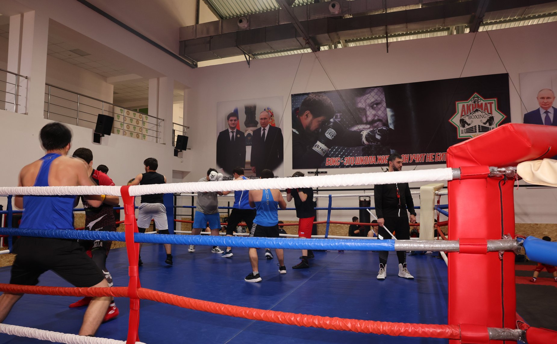 Мохмад Ахмадов провел выездное заседание Экспертного совета по физической культуре и спорту при Комитете. Мероприятие прошло в парламенте Чеченской Республики