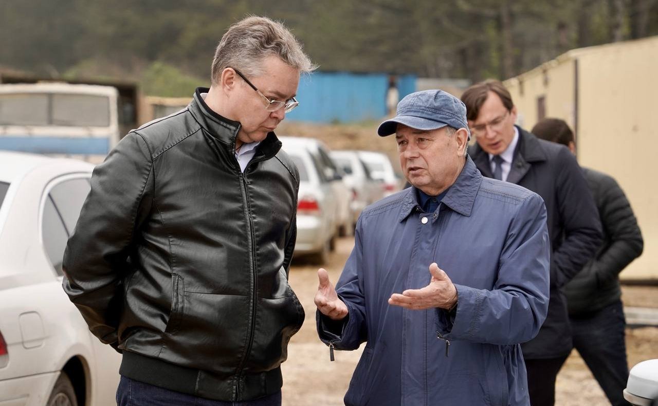 Анатолий Артамонов проинспектировал ход строительных работ на объектах социальной инфраструктуры в Кисловодске