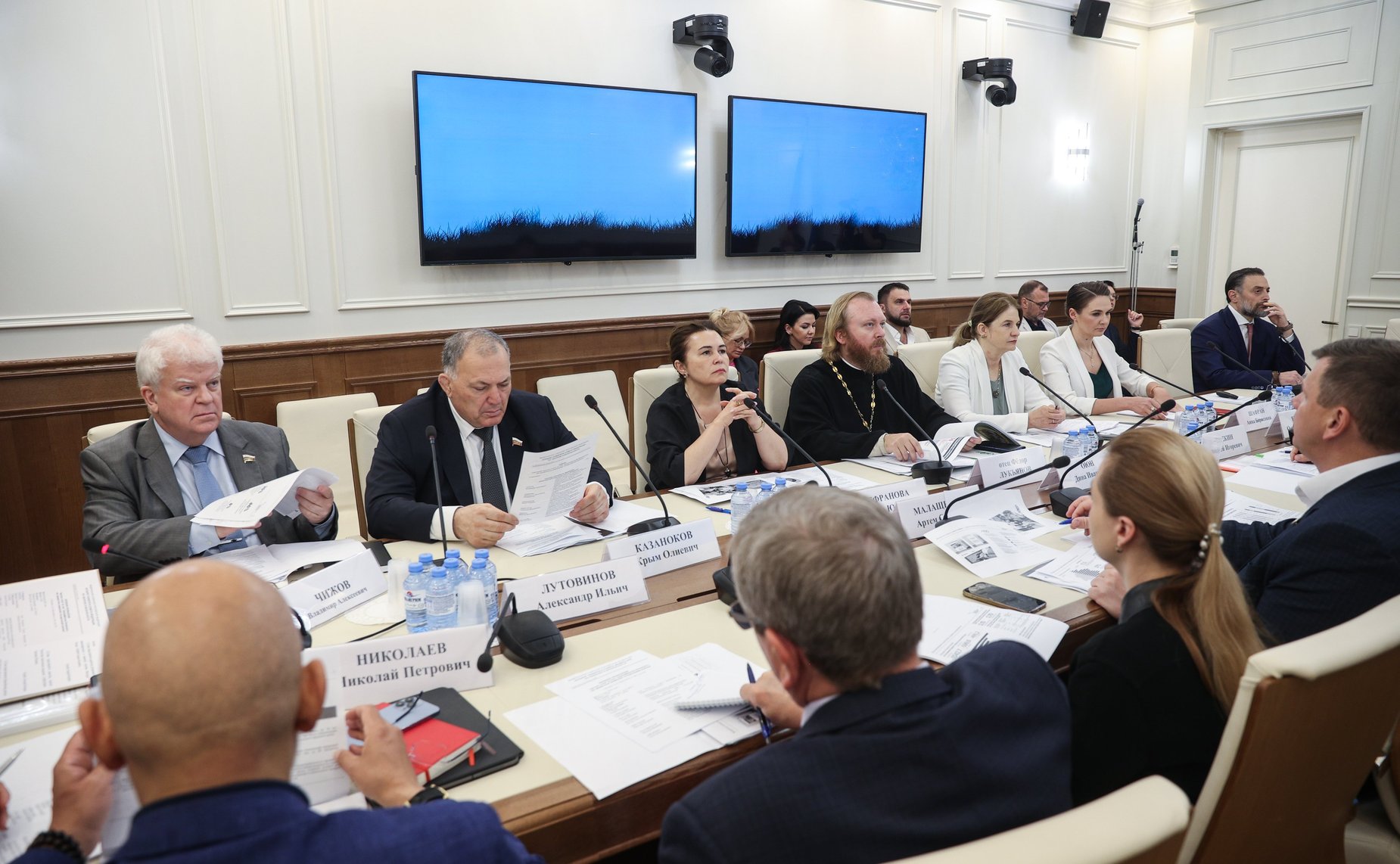 Круглый стол Комитета Совета Федерации по обороне и безопасности совместно с Комитетом Совета Федерации по социальной политике «Демографическая безопасность как приоритетное направление государственной политики»