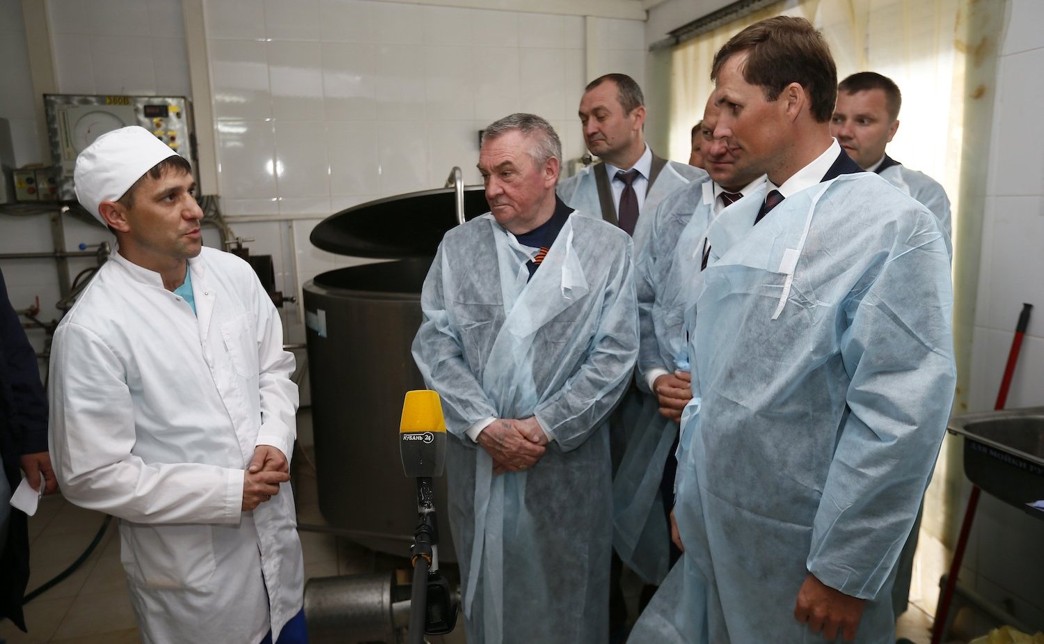 Владимир Бекетов посетил сельхозкооператив «Ферма настоящих продуктов», расположенный в станице Анастасиевской Славянского района